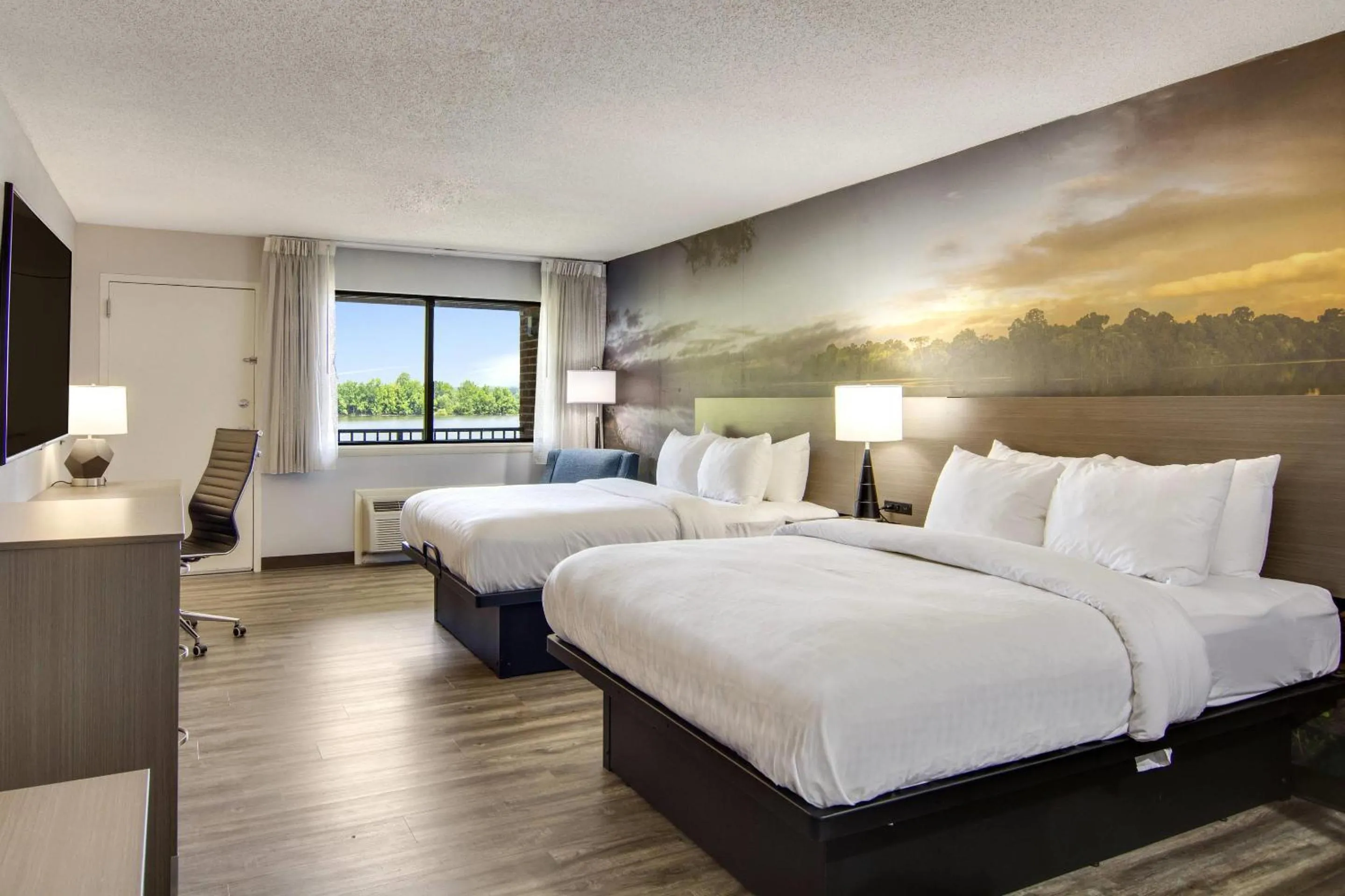 Bedroom, Bed in Clarion Pointe on the lake Clarksville-South Hill West