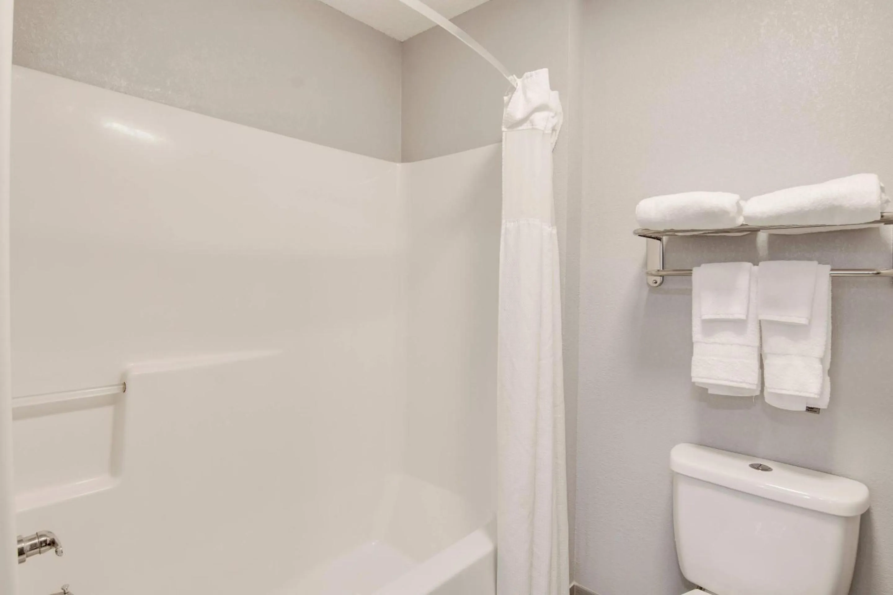 Bedroom in Clarion Pointe on the lake Clarksville-South Hill West