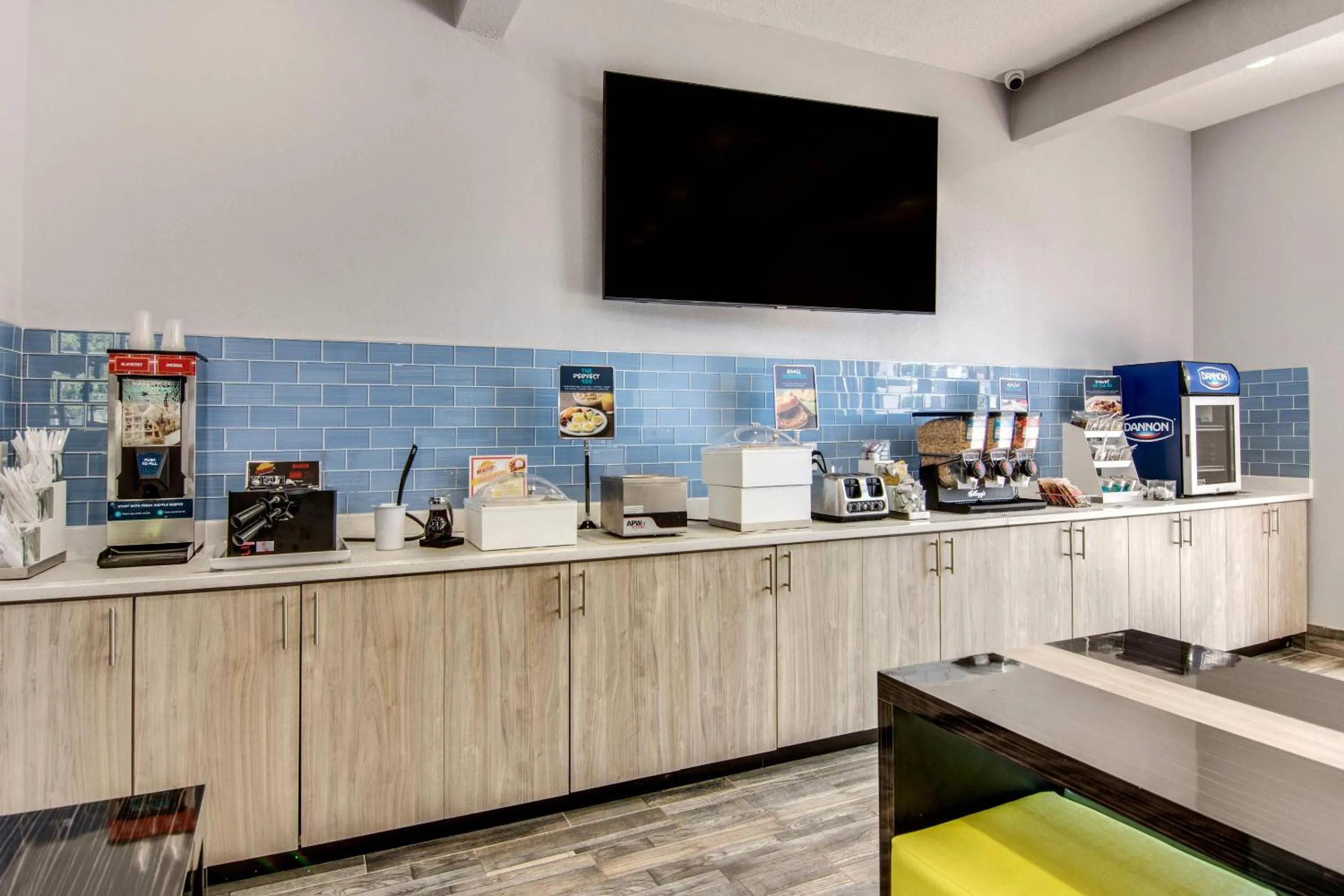 Breakfast in Clarion Pointe on the lake Clarksville-South Hill West