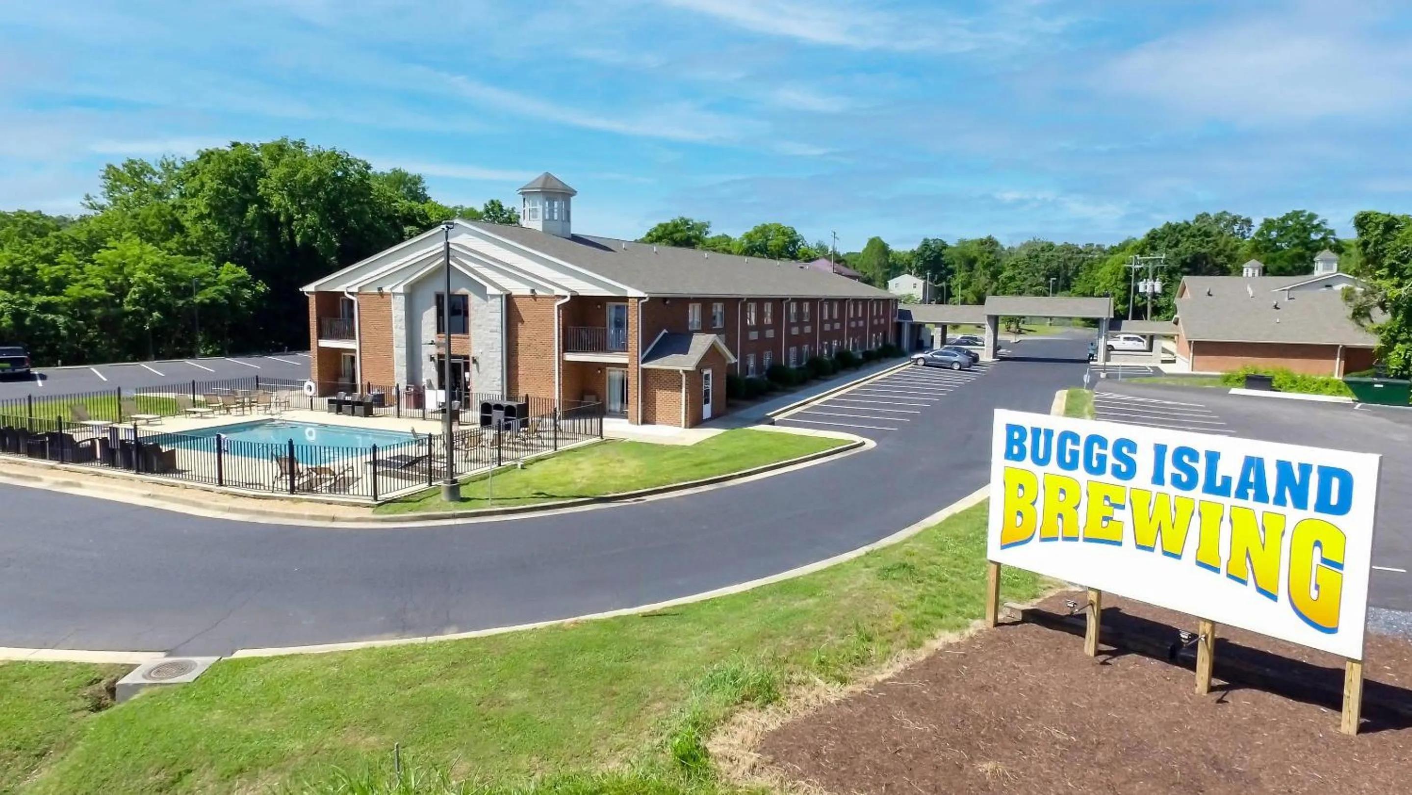 Property building in Clarion Pointe on the lake Clarksville-South Hill West