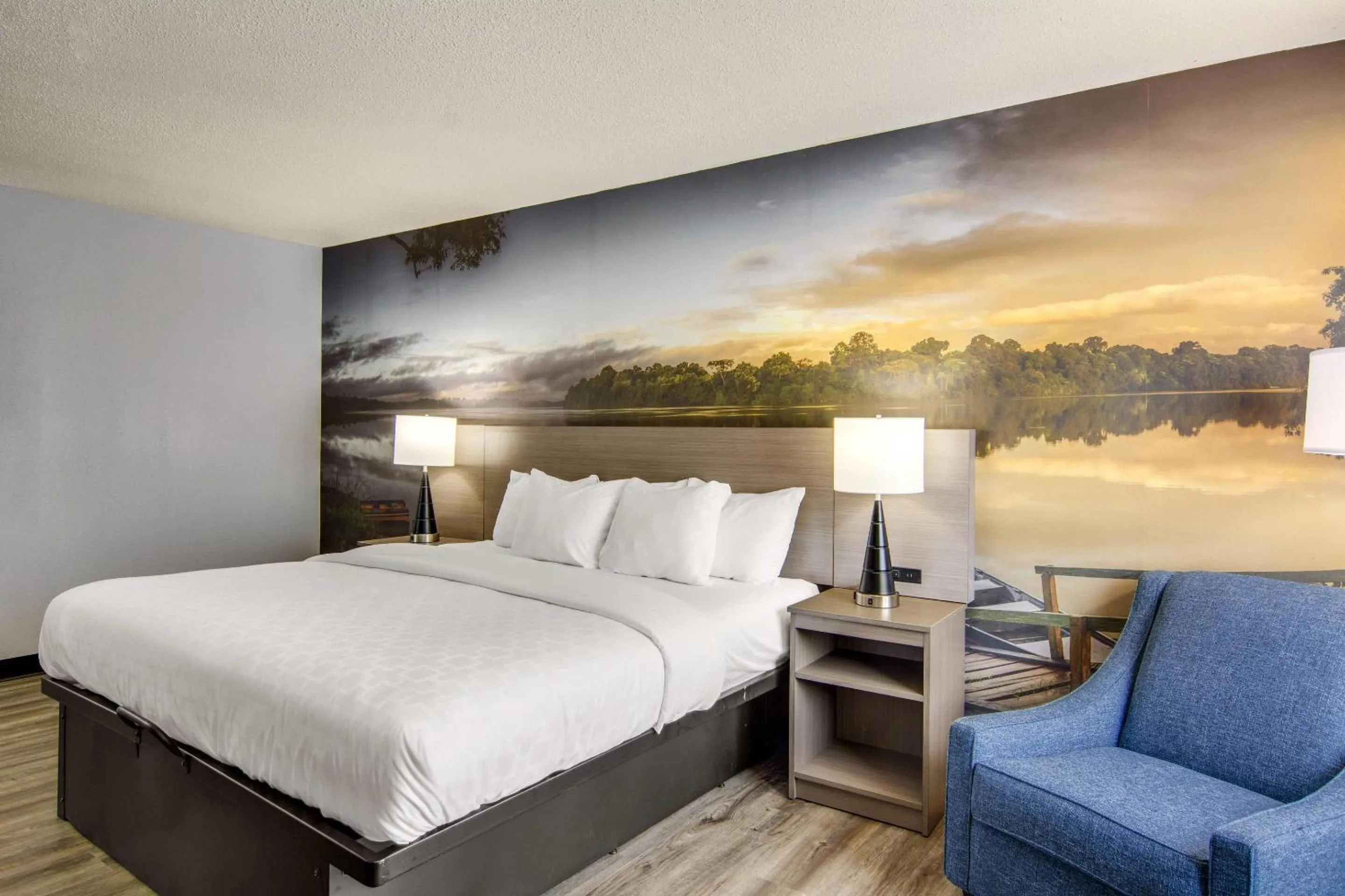 Bedroom, Bed in Clarion Pointe on the lake Clarksville-South Hill West