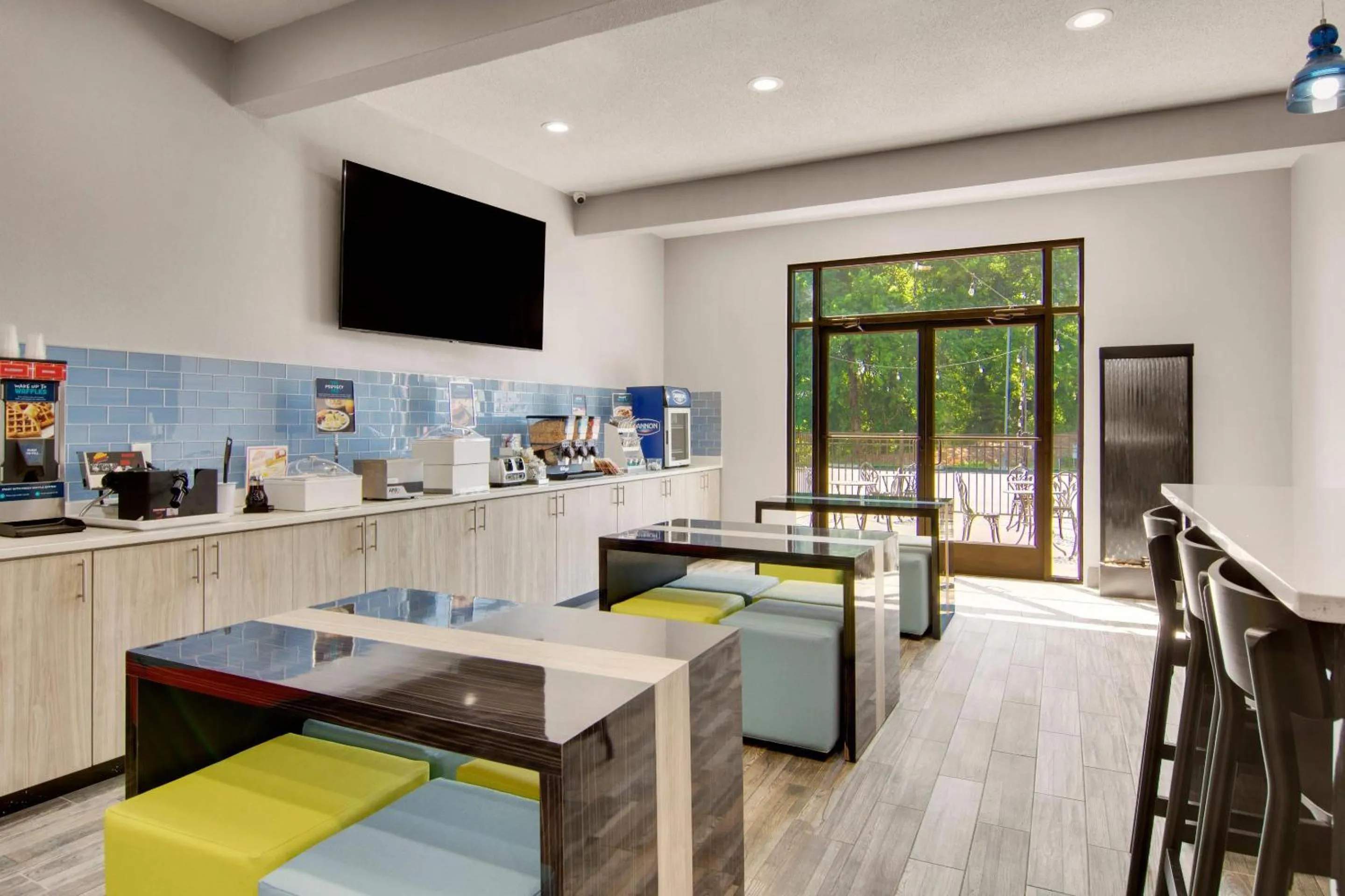 Breakfast in Clarion Pointe on the lake Clarksville-South Hill West