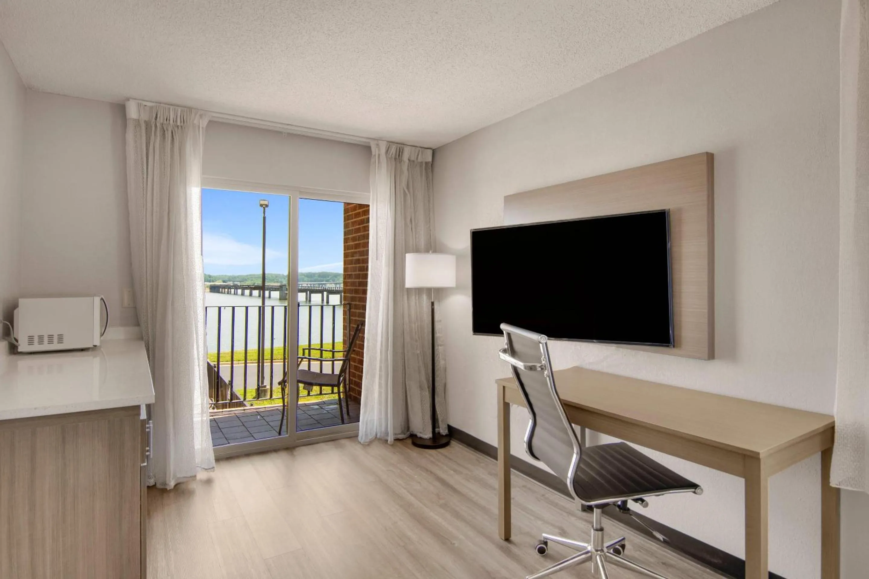 Bedroom in Clarion Pointe on the lake Clarksville-South Hill West