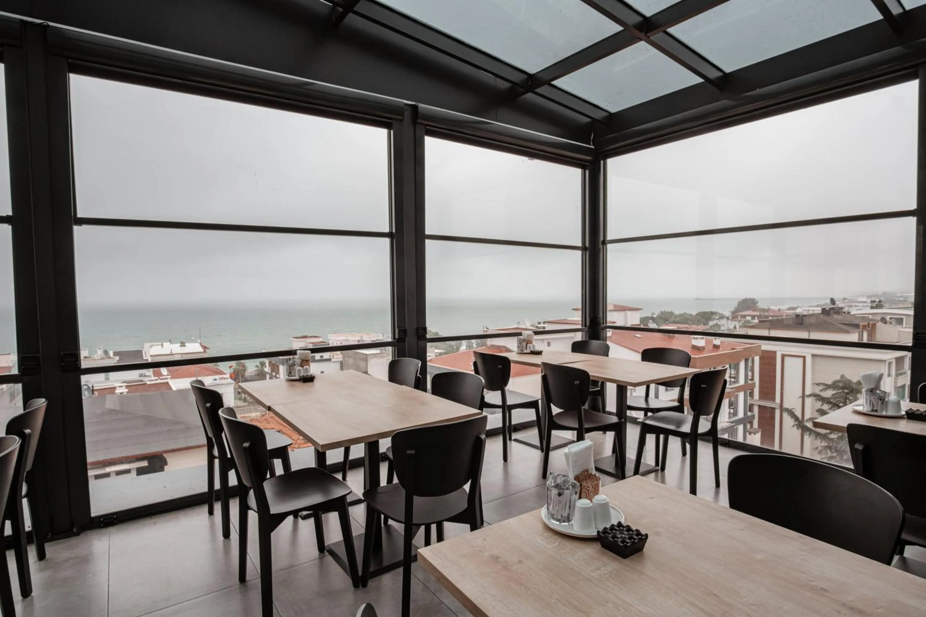 Restaurant/places to eat in DARIC HOTELS