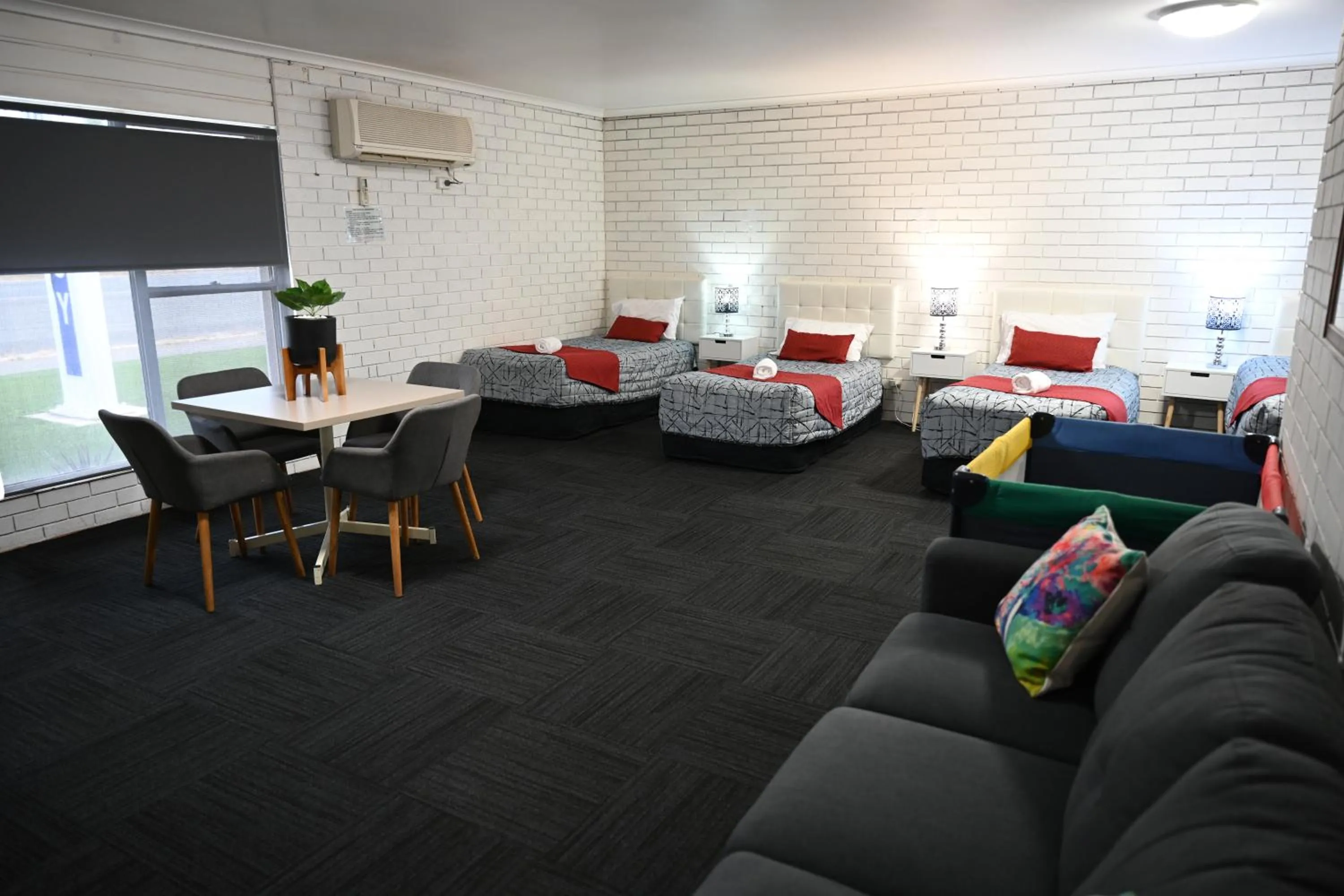 Living room in Cameo Inn Motel