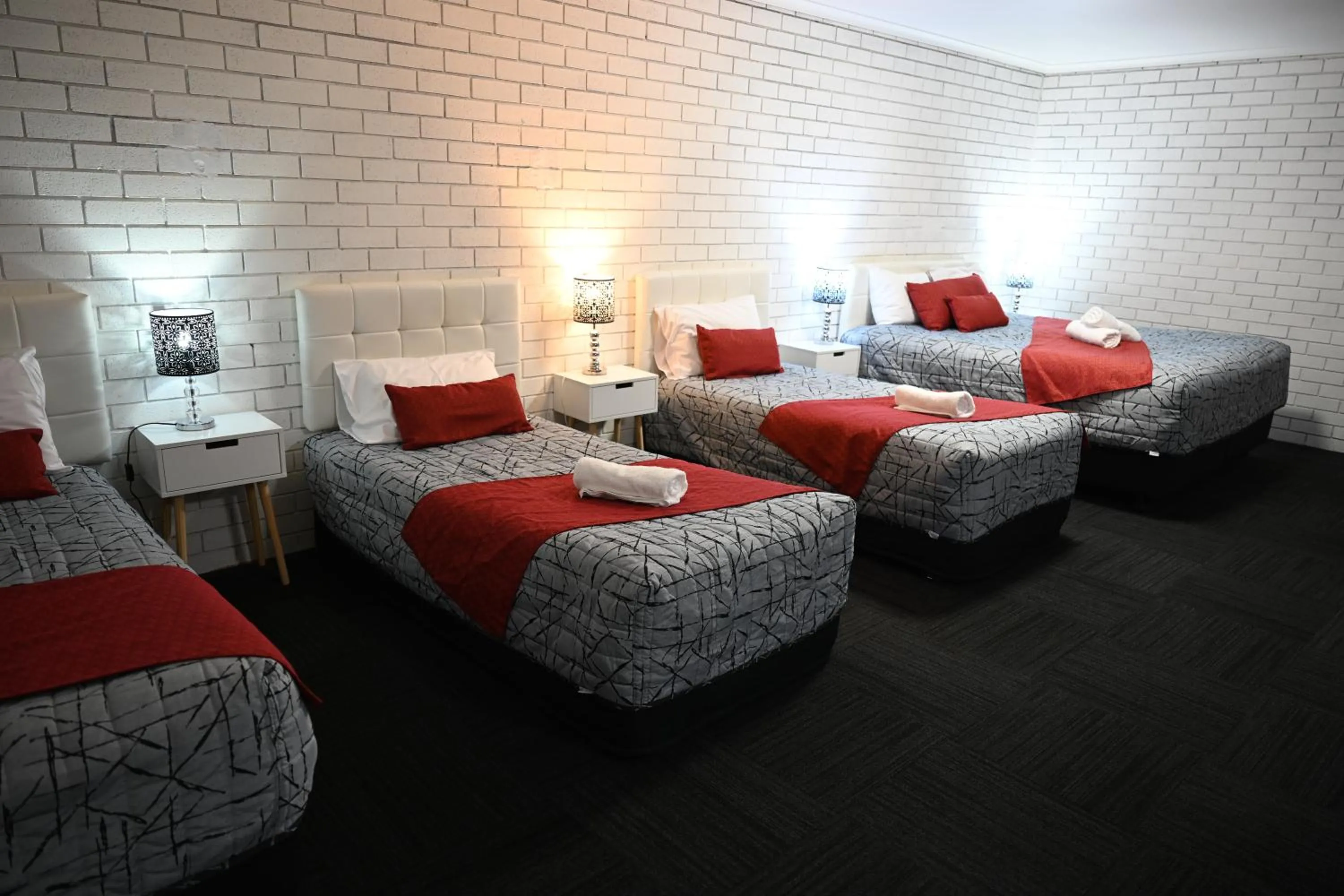 Bedroom, Bed in Cameo Inn Motel