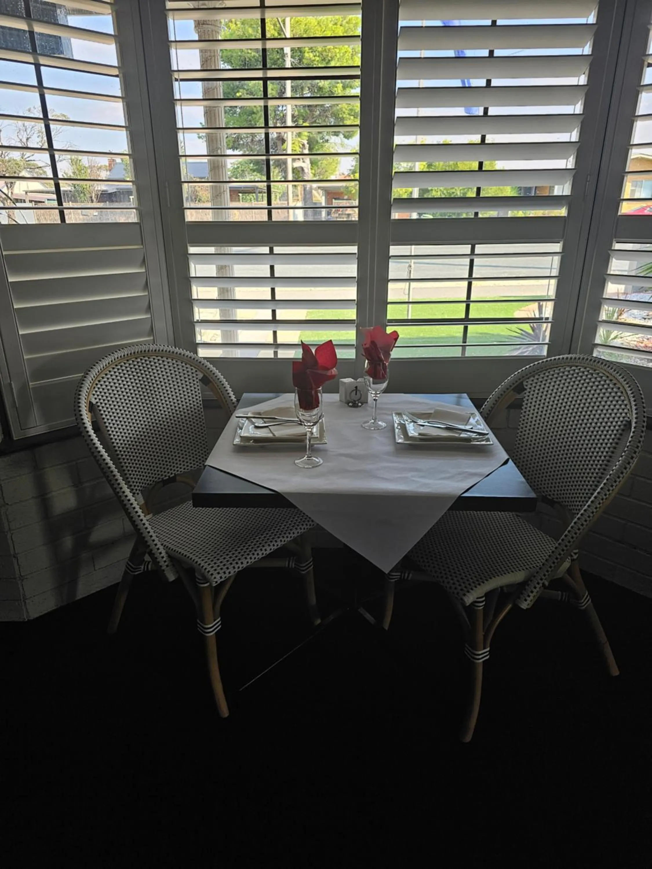 Restaurant/places to eat in Cameo Inn Motel