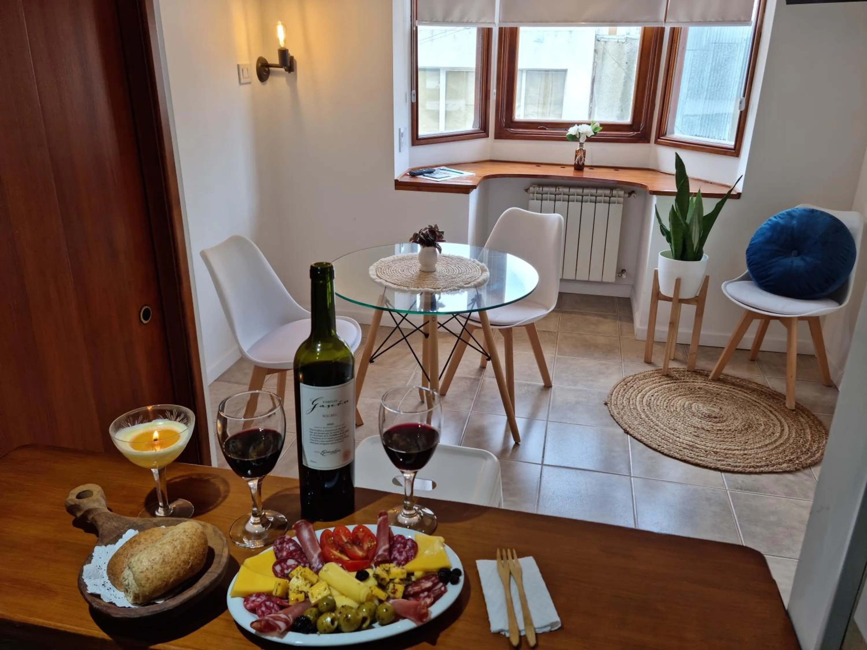 Dining area in Isla Bonita Suites