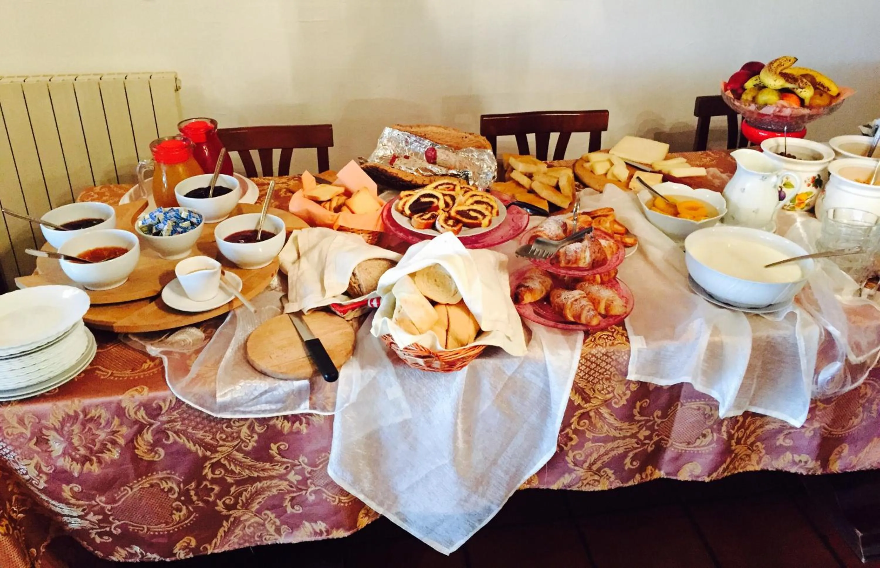 Buffet breakfast in Campo Di Carlo