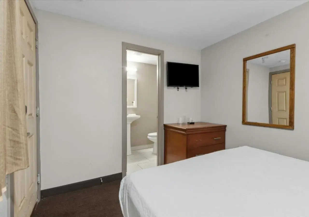 Small Double Room in Edison Motor Lodge Small Double Room in Edison Motor Lodge