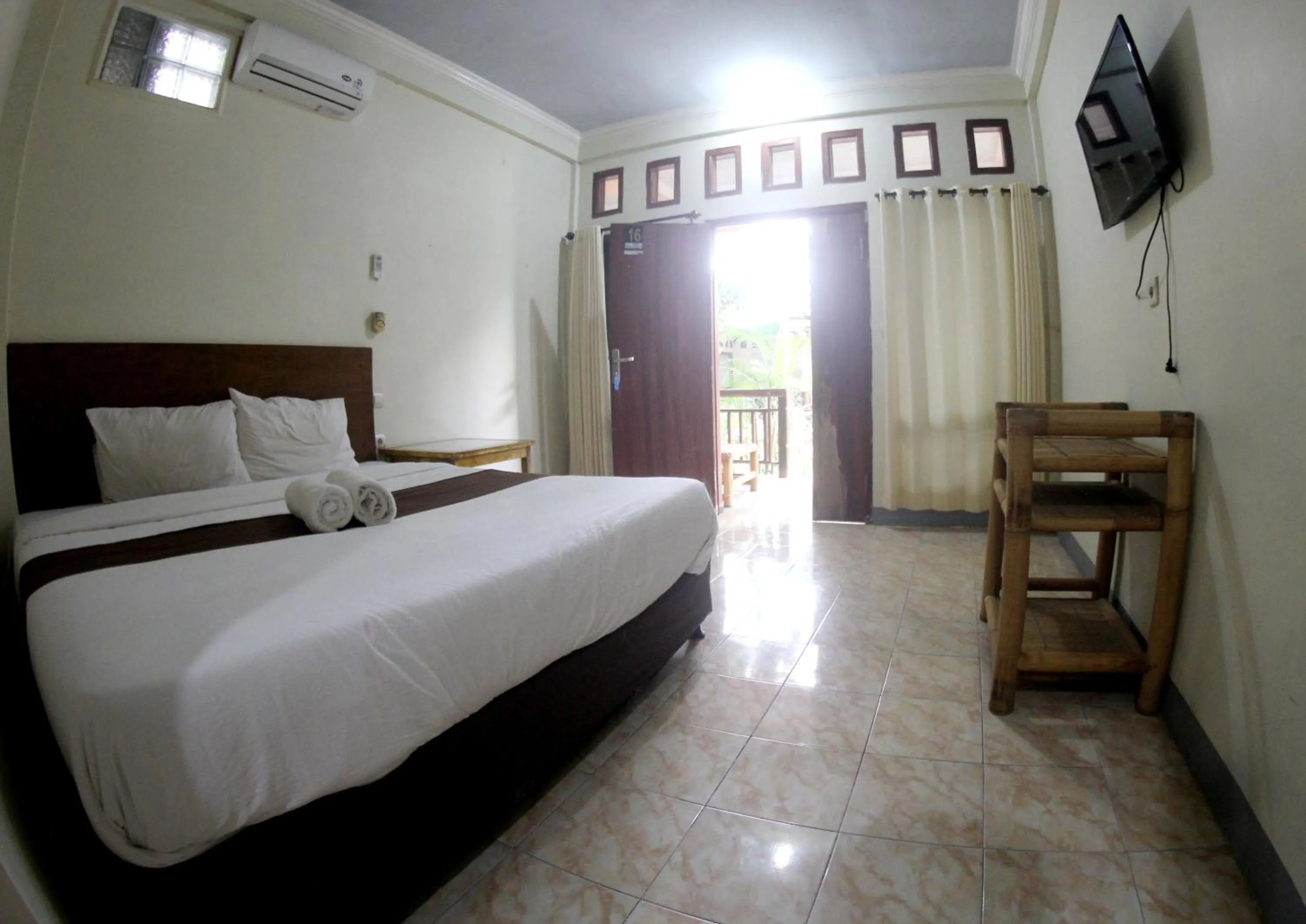 Photo of the whole room, Bed in Gili Beach Wind