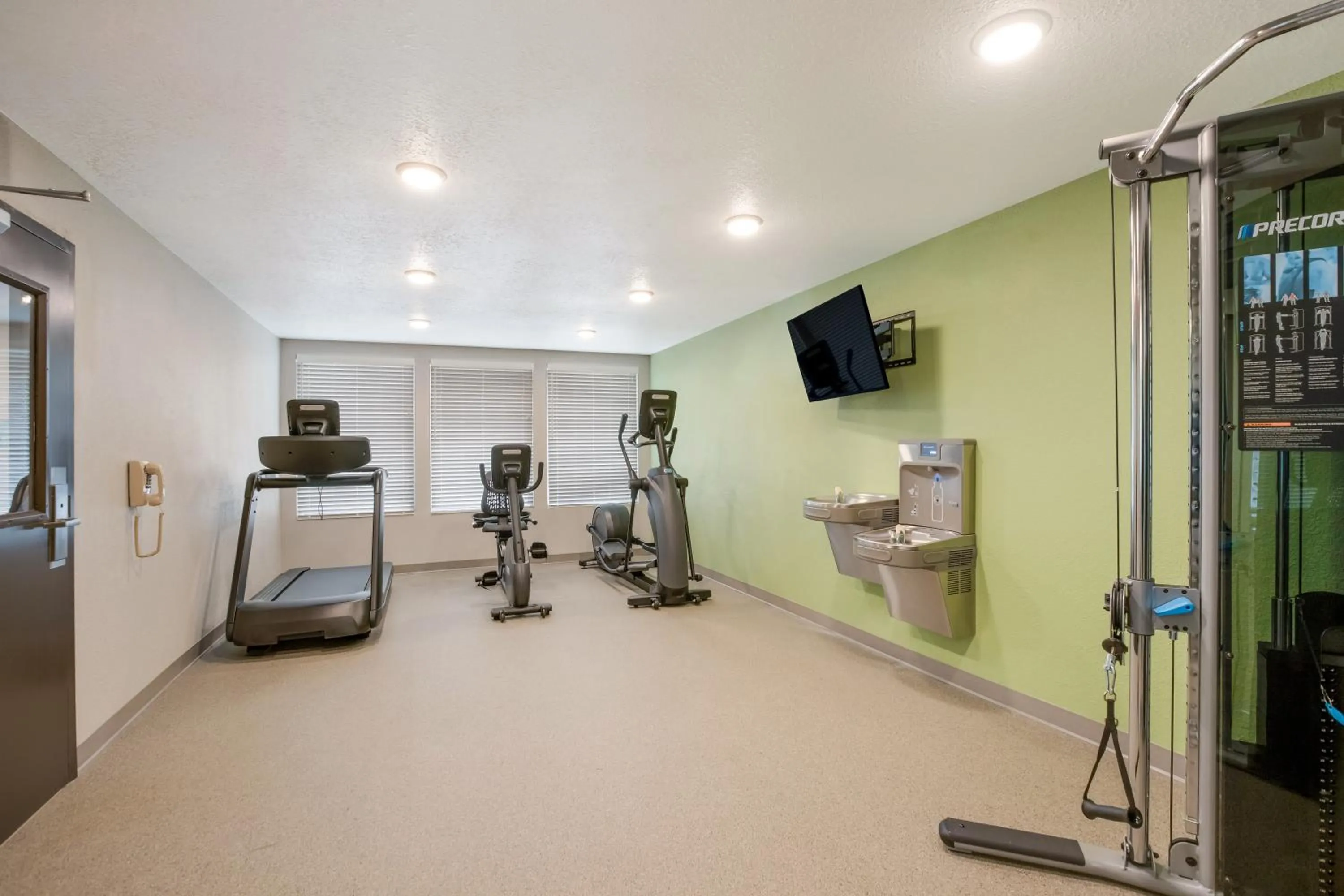 Fitness centre/facilities in WoodSpring Suites South Brunswick - Princeton