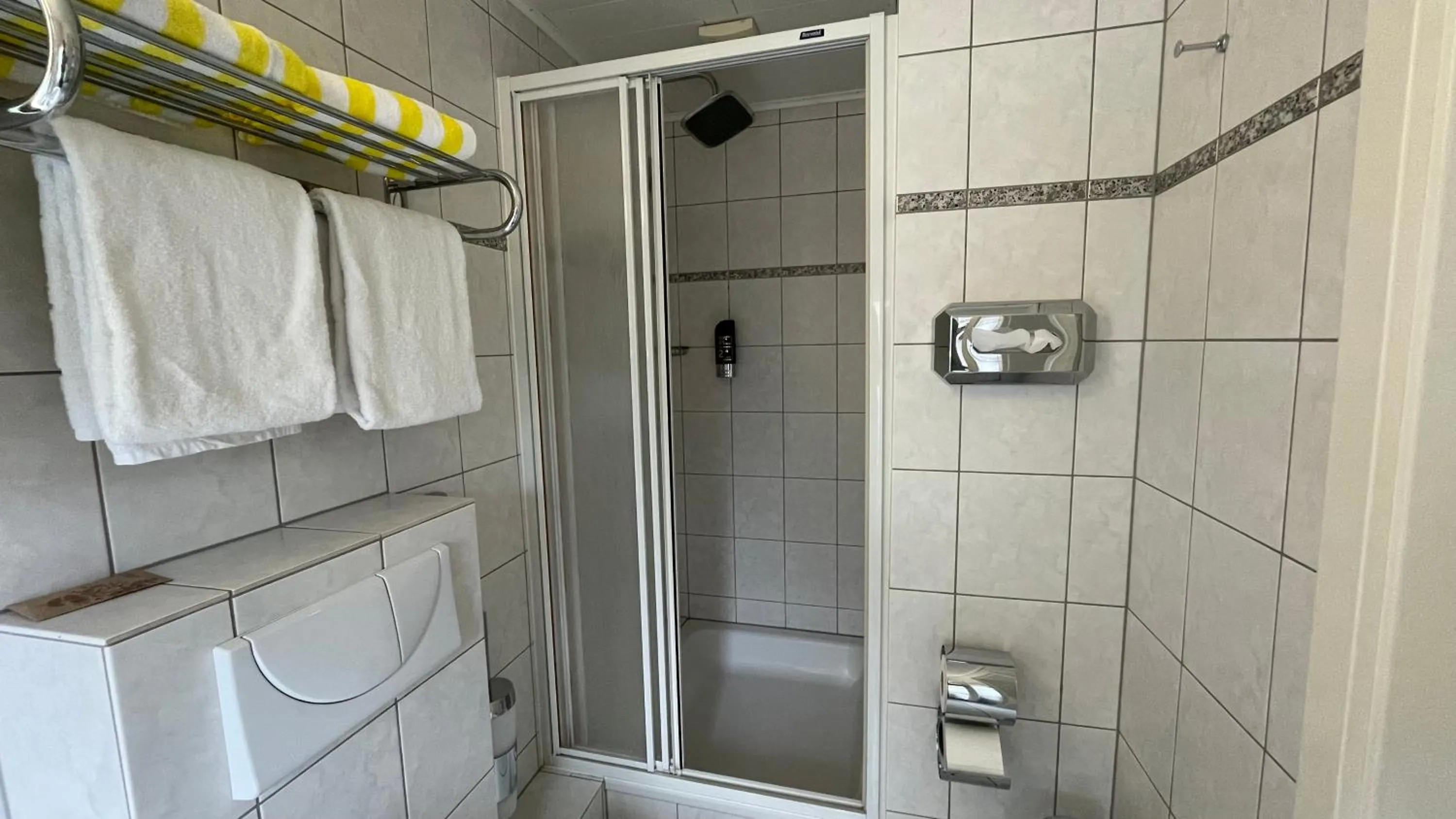 Bathroom in Hotel Paidion