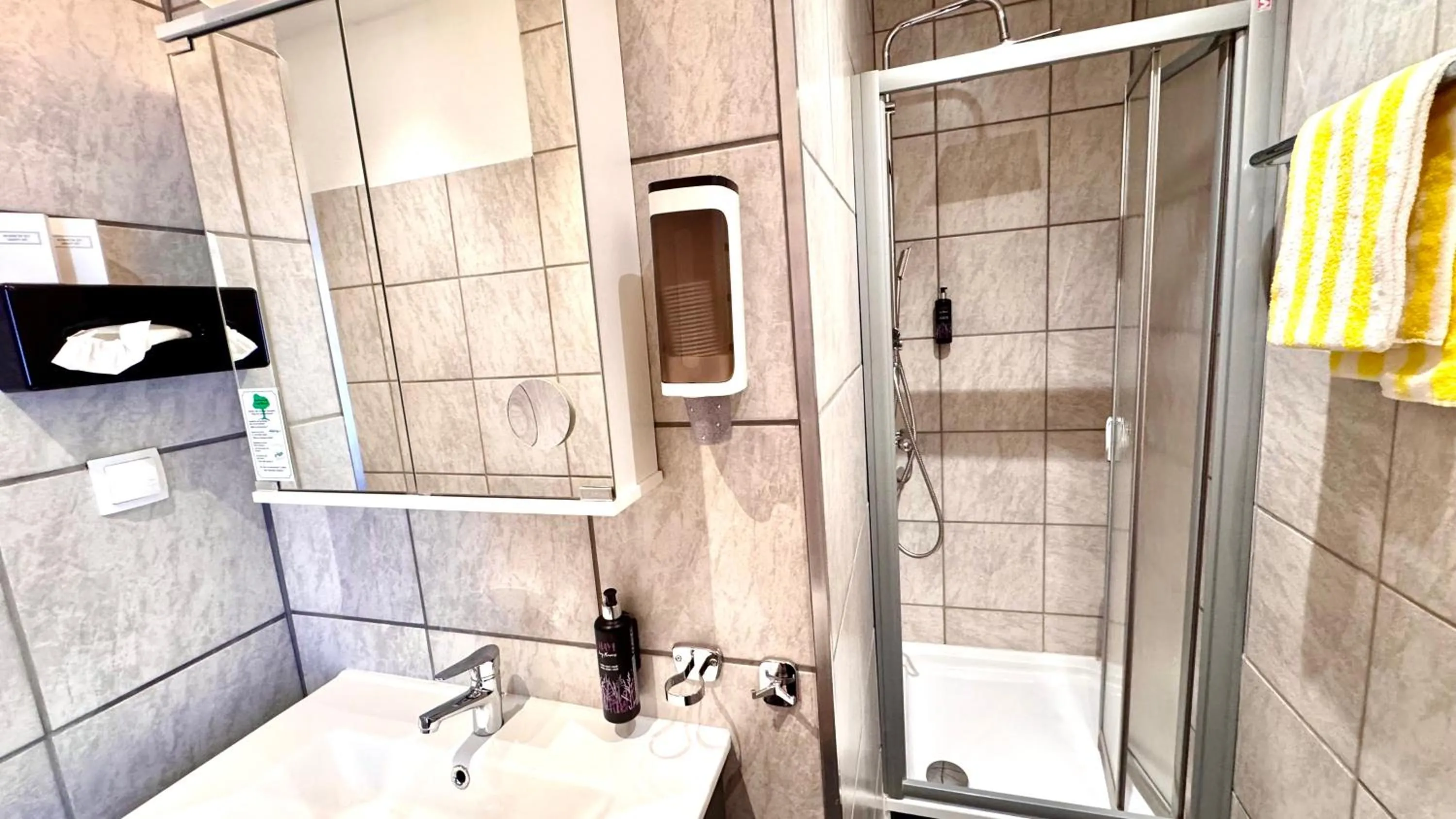 Bathroom in Hotel Paidion