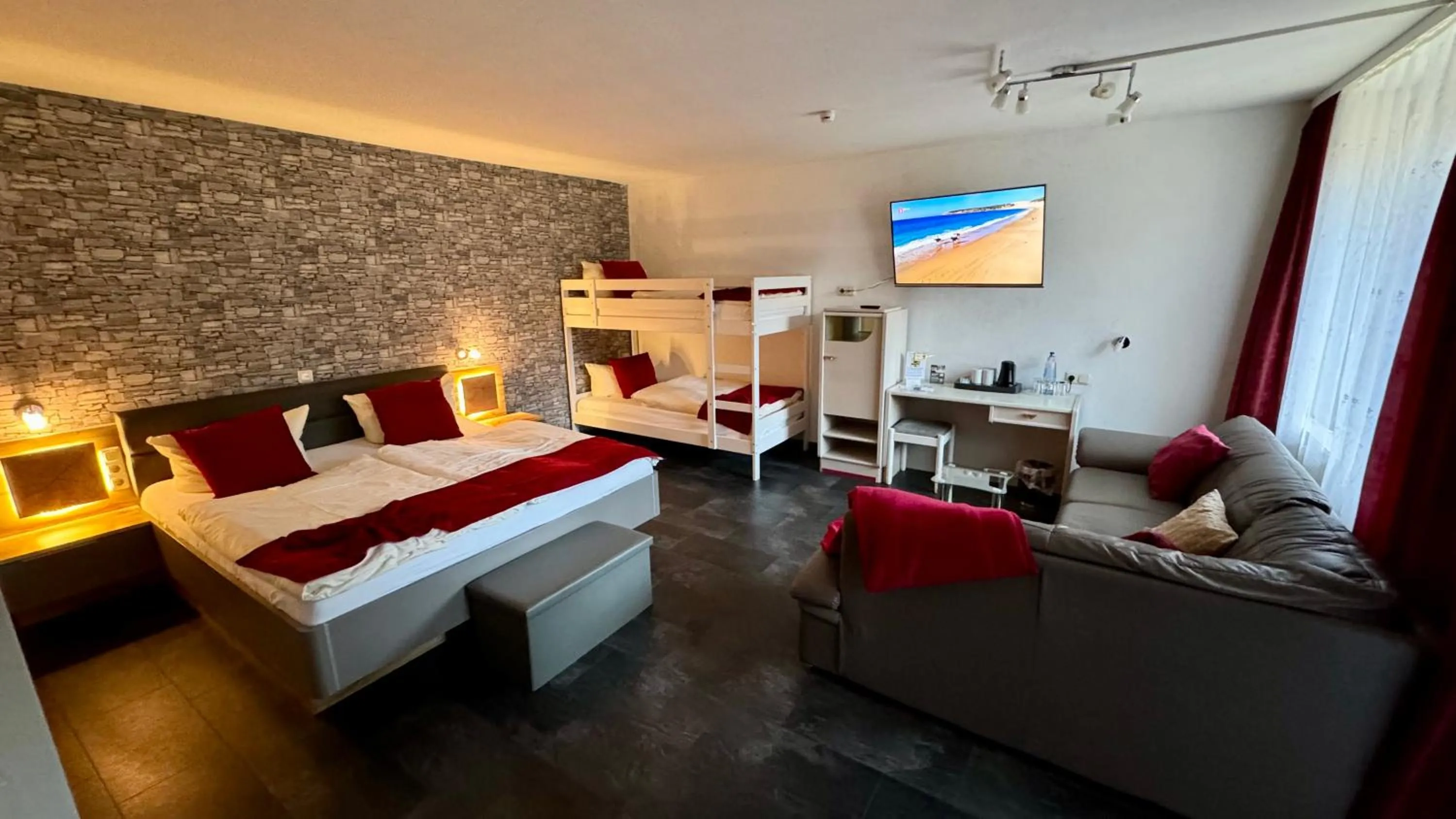 TV and multimedia, Bed in Hotel Paidion