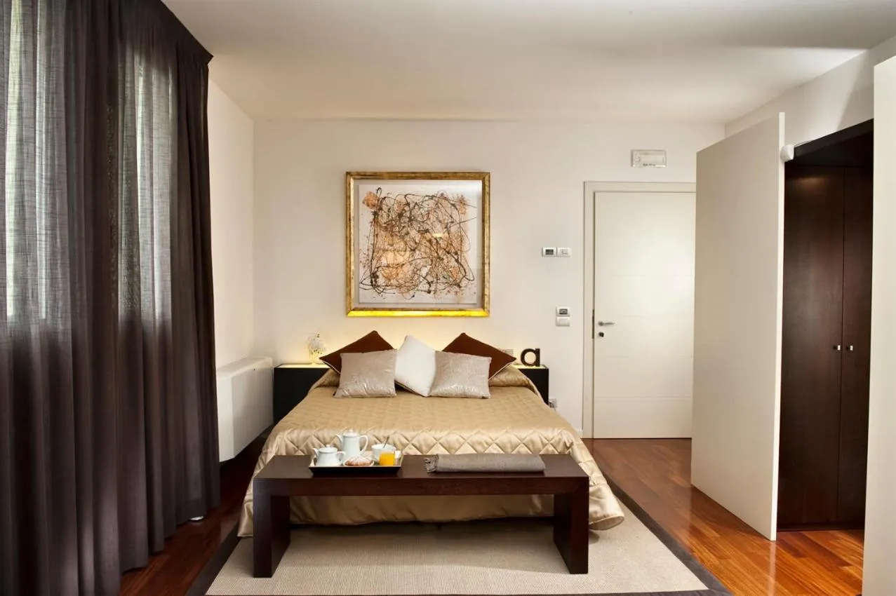 Bedroom, Bed in Eden Rock Resort