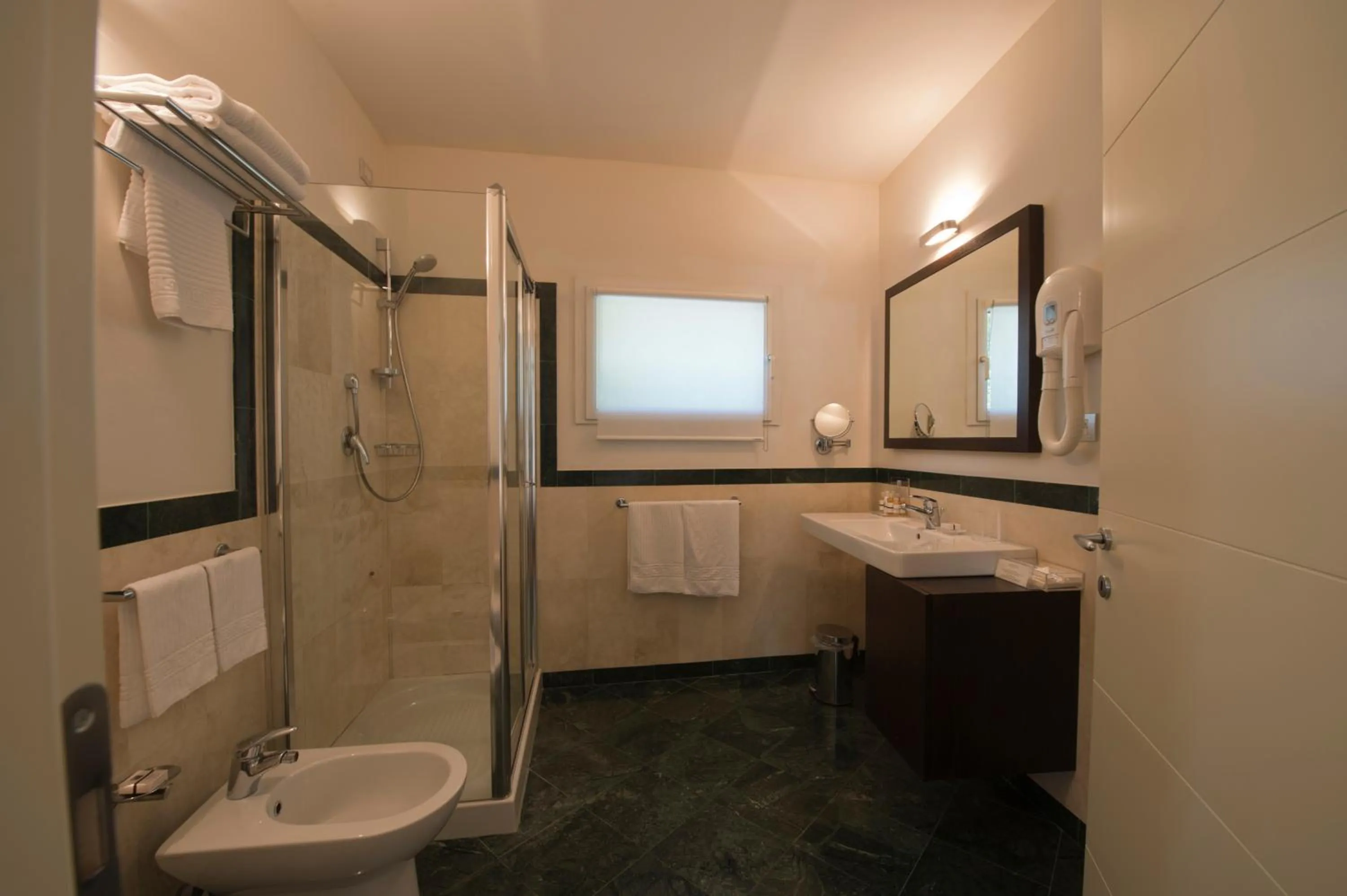 Shower in Eden Rock Resort