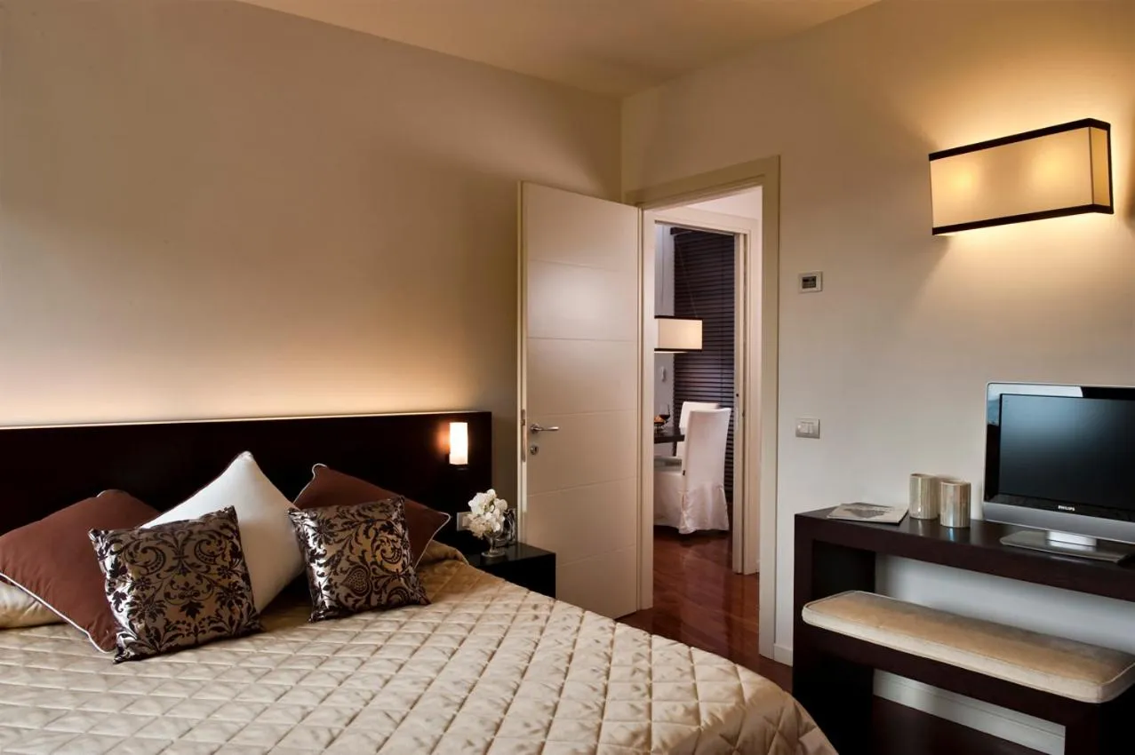 TV and multimedia, Bed in Eden Rock Resort