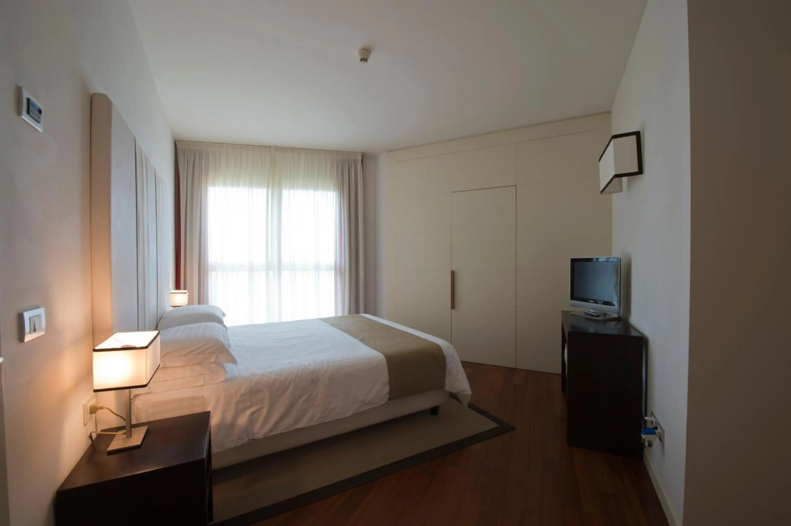 Bedroom, Bed in Eden Rock Resort