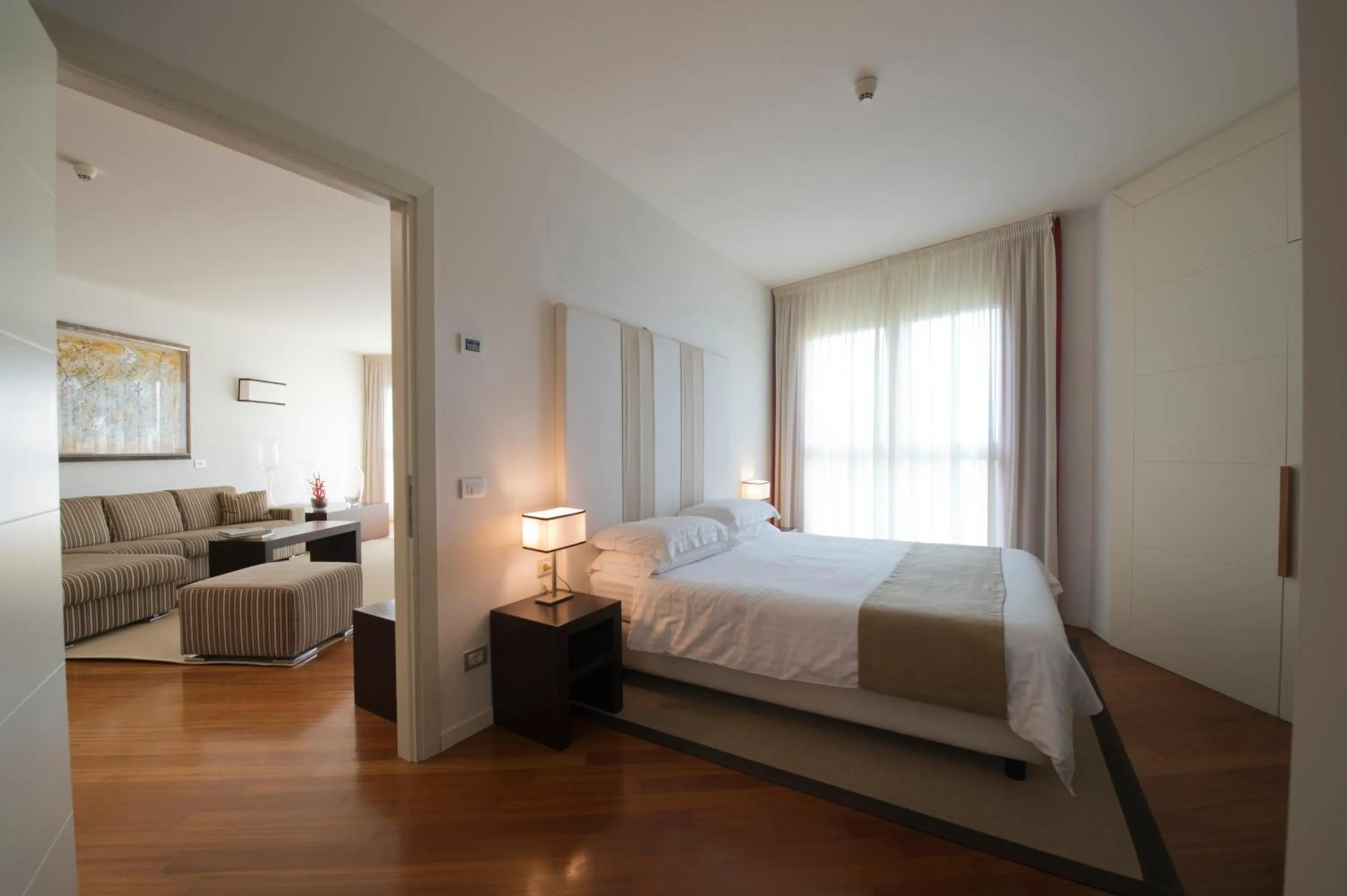 Living room, Bed in Eden Rock Resort