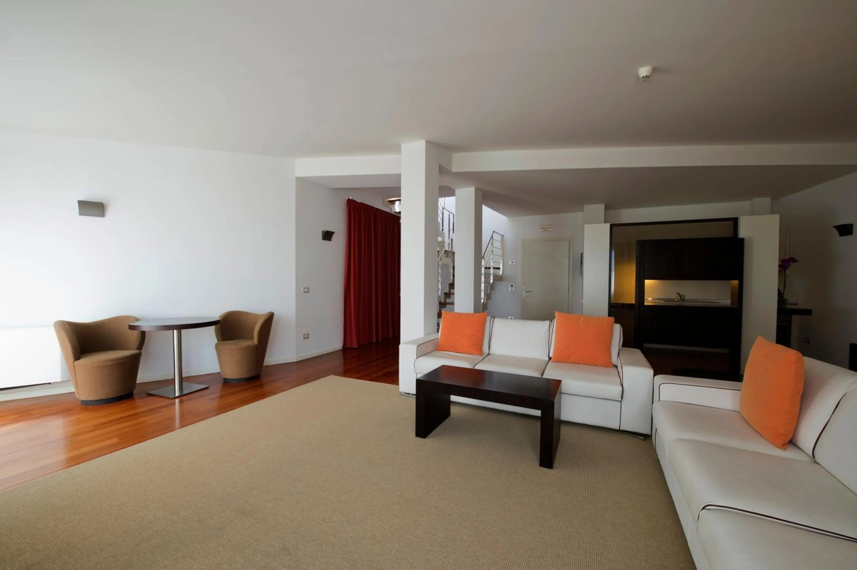 Kitchen or kitchenette, Bed in Eden Rock Resort