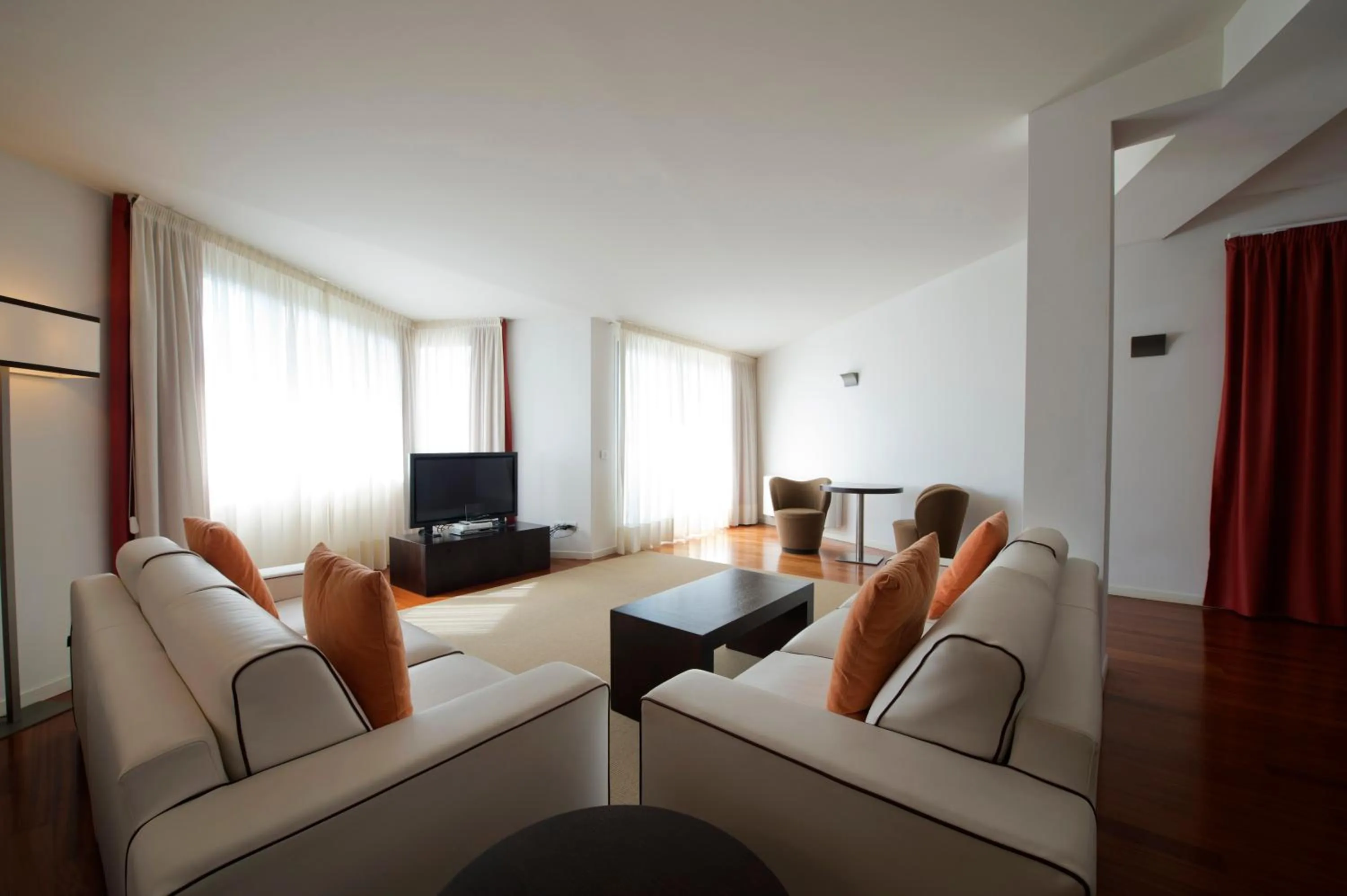 TV and multimedia in Eden Rock Resort