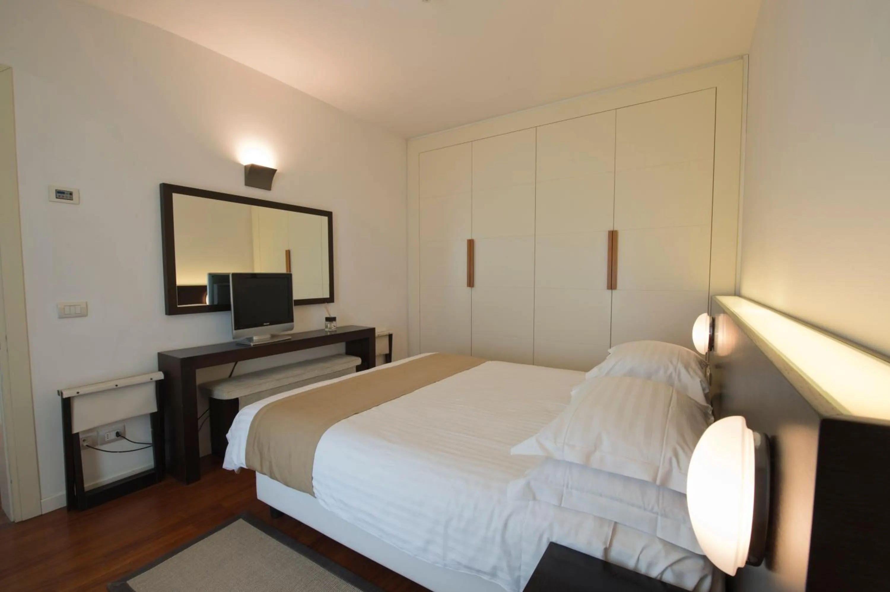 Bedroom, Bed in Eden Rock Resort