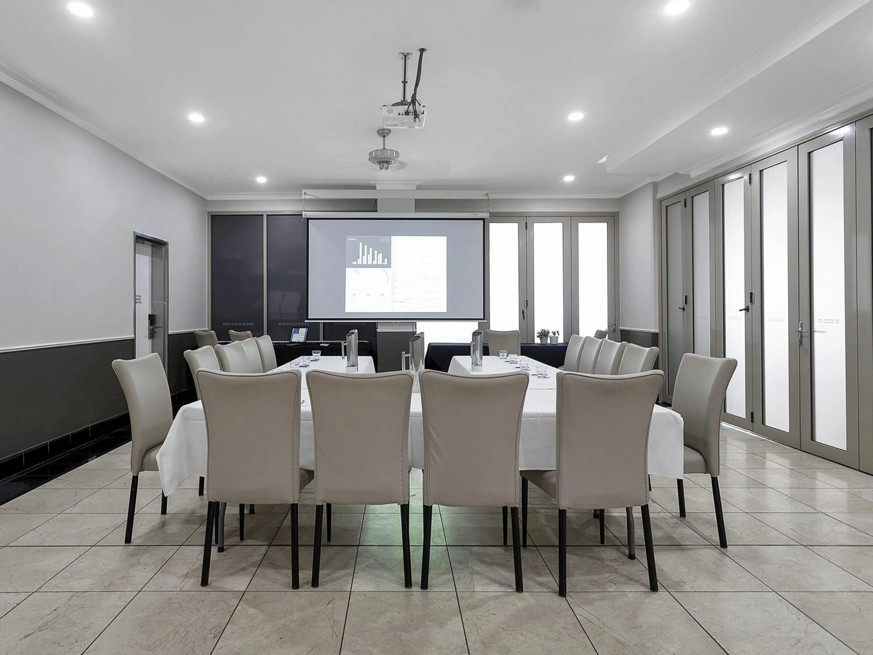 Meeting/conference room in Mantra Mackay