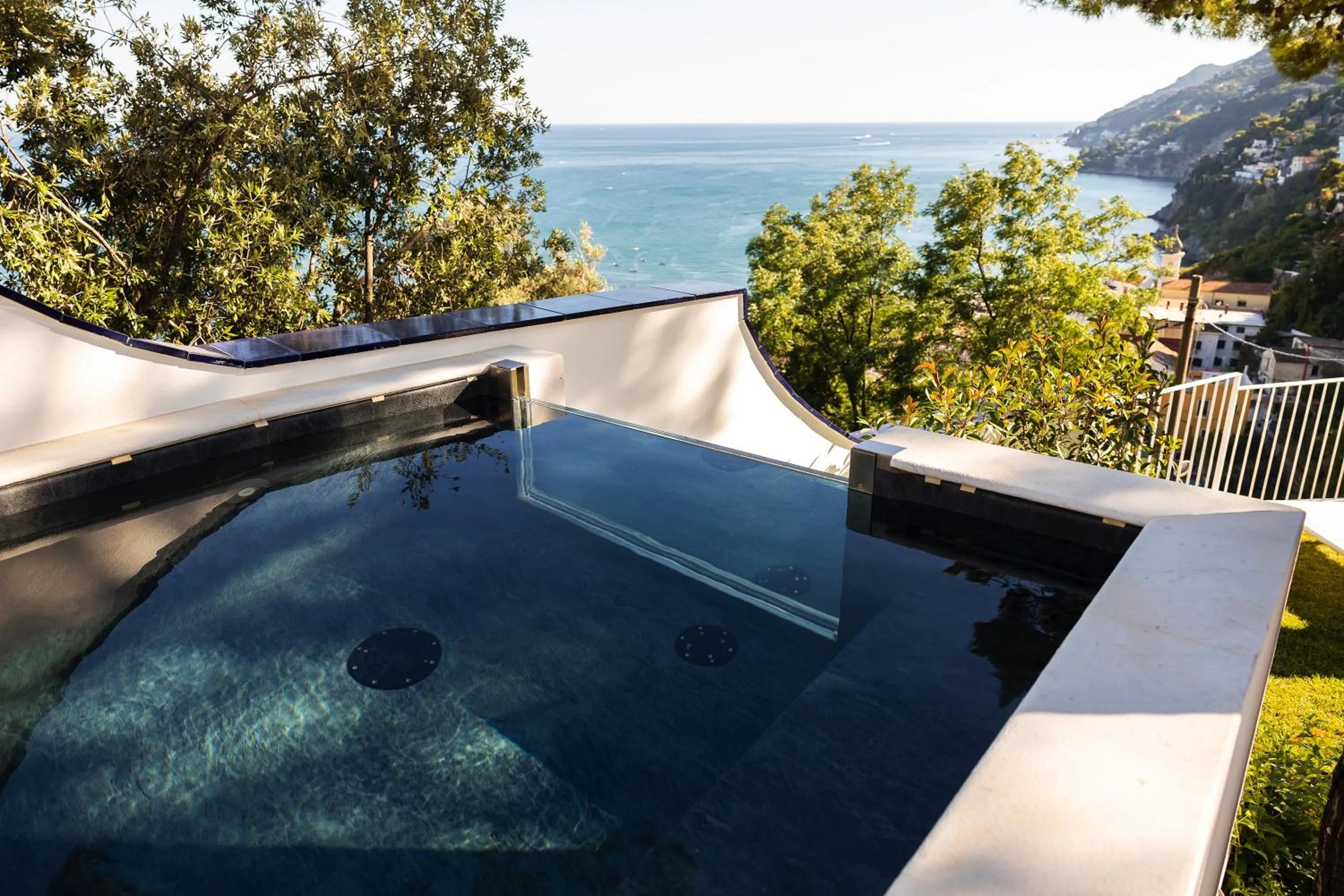 Garden in Decori Suites Amalfi Coast - Free Parking