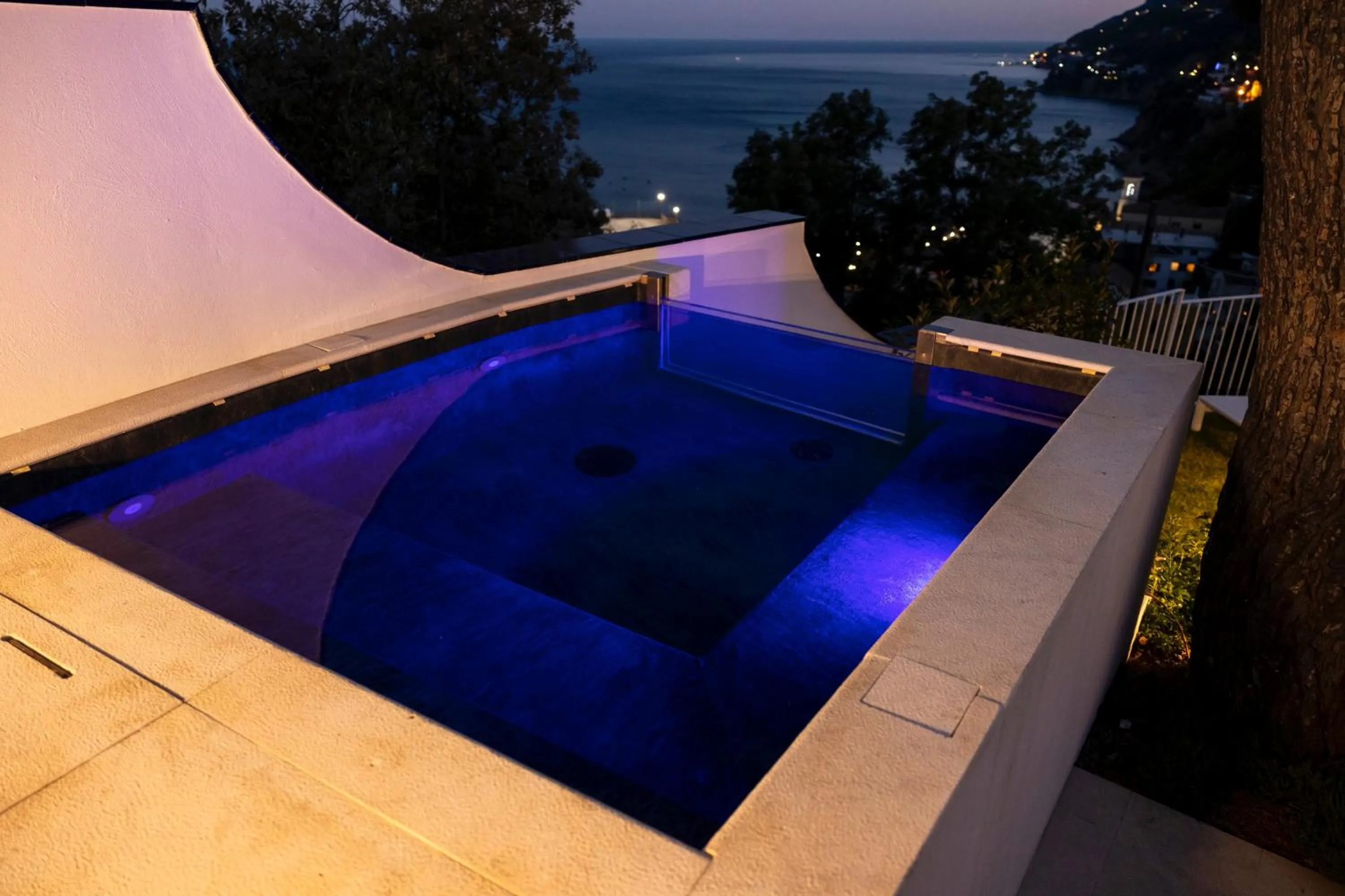 Garden in Decori Suites Amalfi Coast - Free Parking