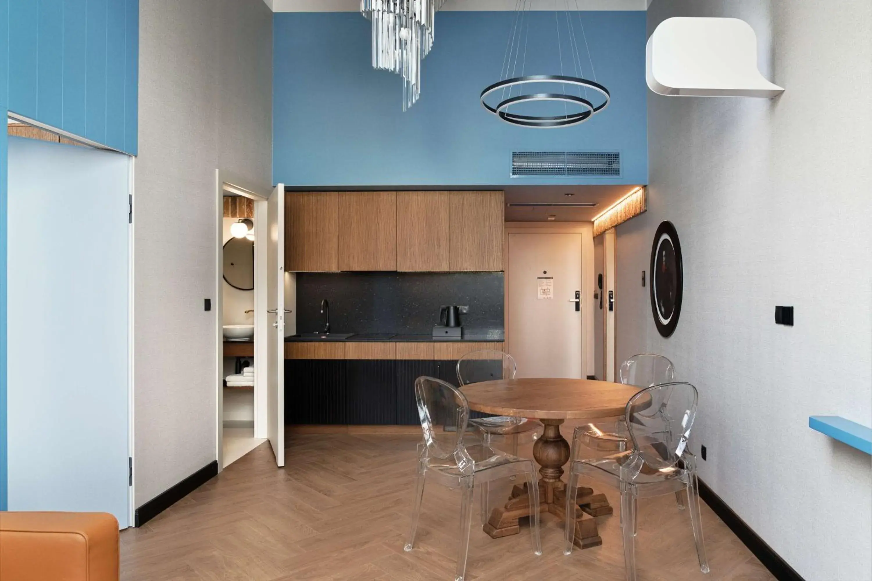 Studio Apartment with Kitchenette and River View in Radisson RED Gdansk, Wyspa Spichrzów Studio Apartment with Kitchenette and River View in Radisson RED Gdansk, Wyspa Spichrzów