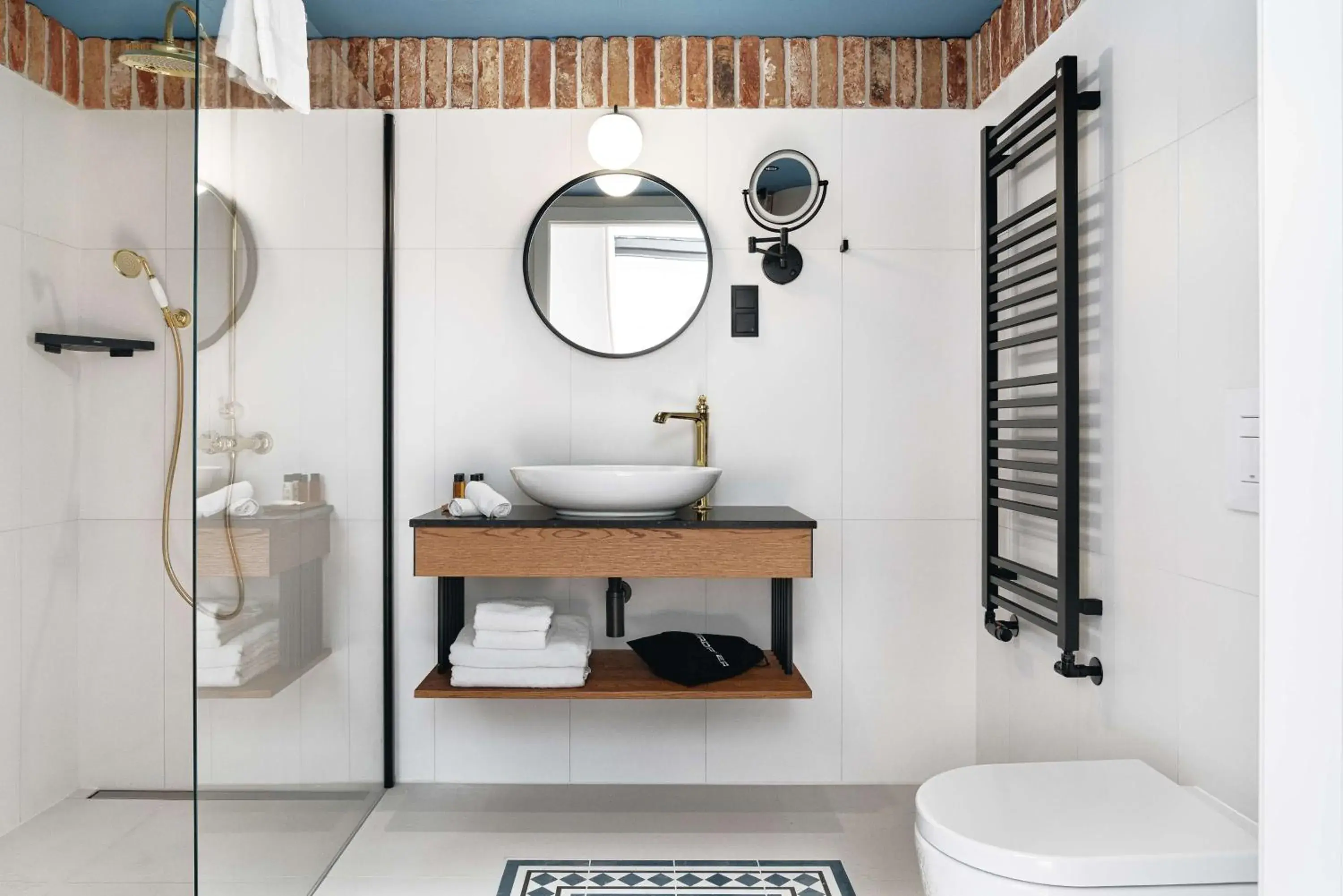 Family Room with River View in Radisson RED Gdansk, Wyspa Spichrzów Family Room with River View in Radisson RED Gdansk, Wyspa Spichrzów