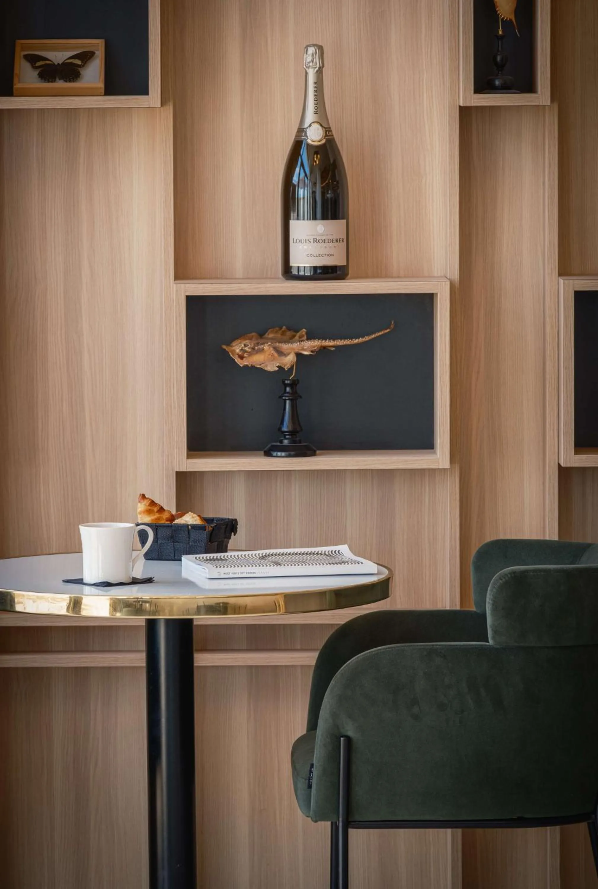 Lounge or bar in Radisson Blu Grand Hotel & Spa, Malo-Les-Bains