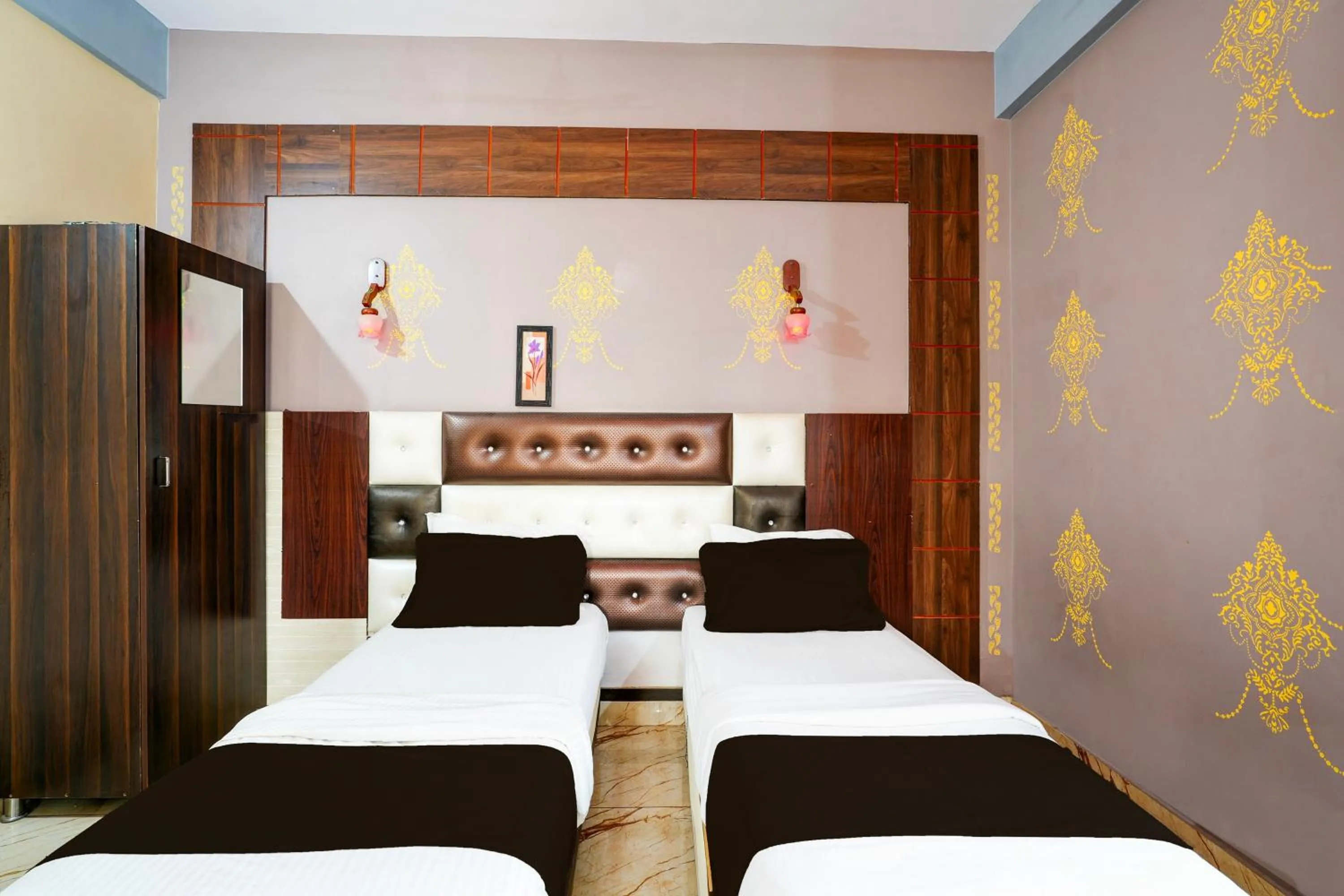 Bedroom, Bed in Hotel O SAS ROYAL GALAXY