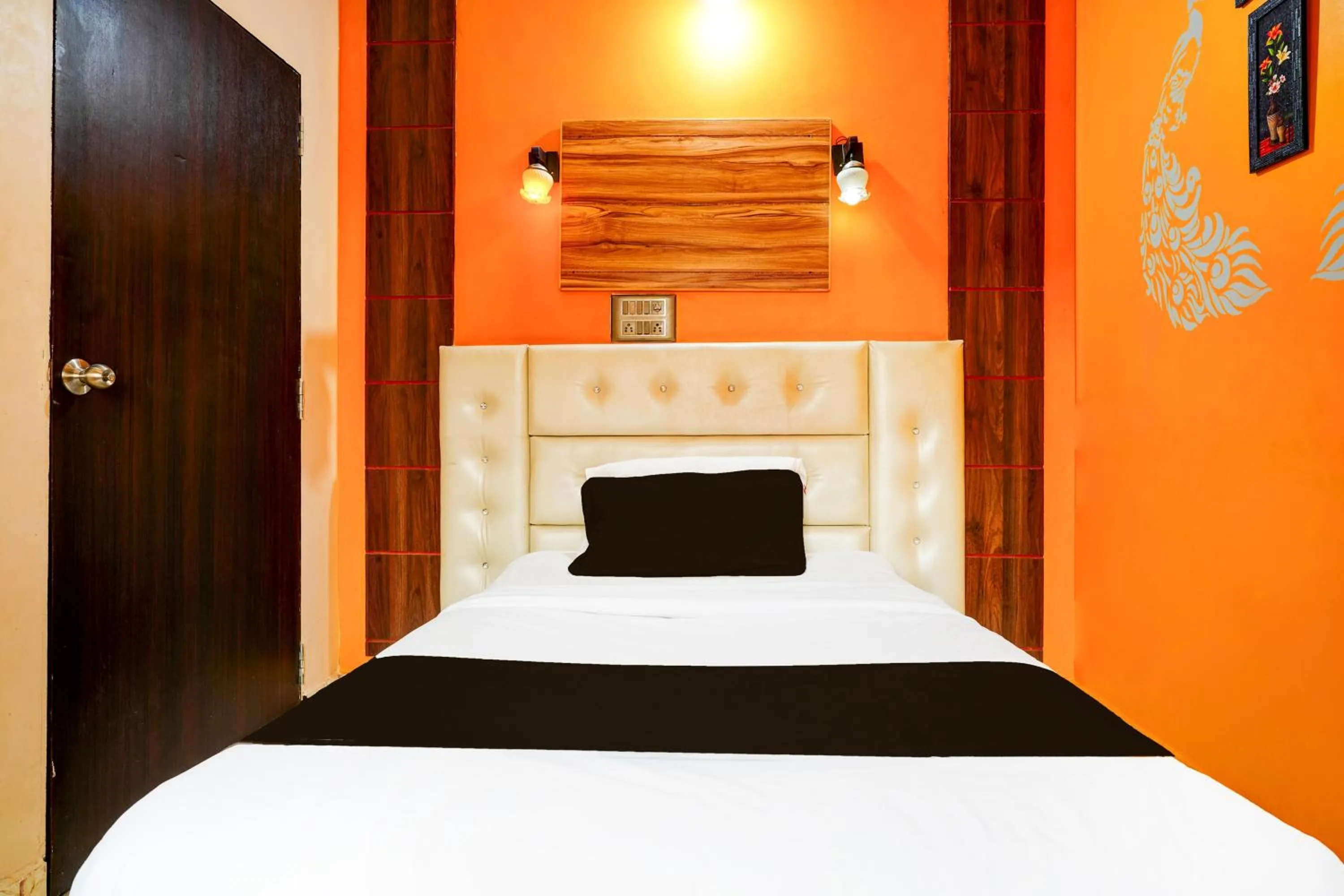 Bedroom, Bed in Hotel O SAS ROYAL GALAXY