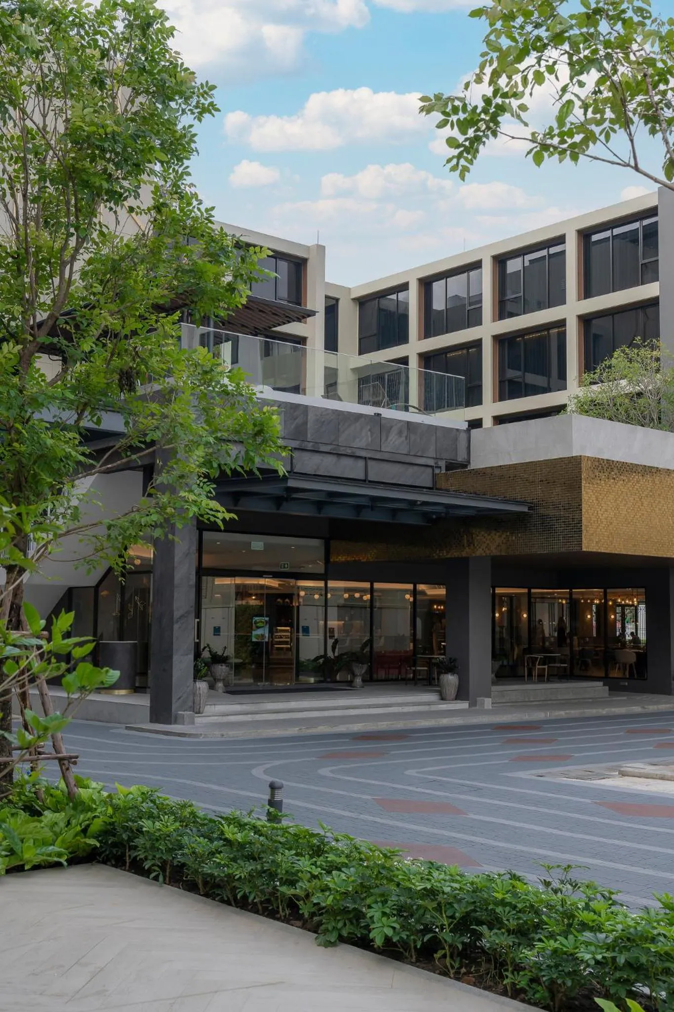 Property building in Centara Life Hotel Bangkok Phra Nakhon