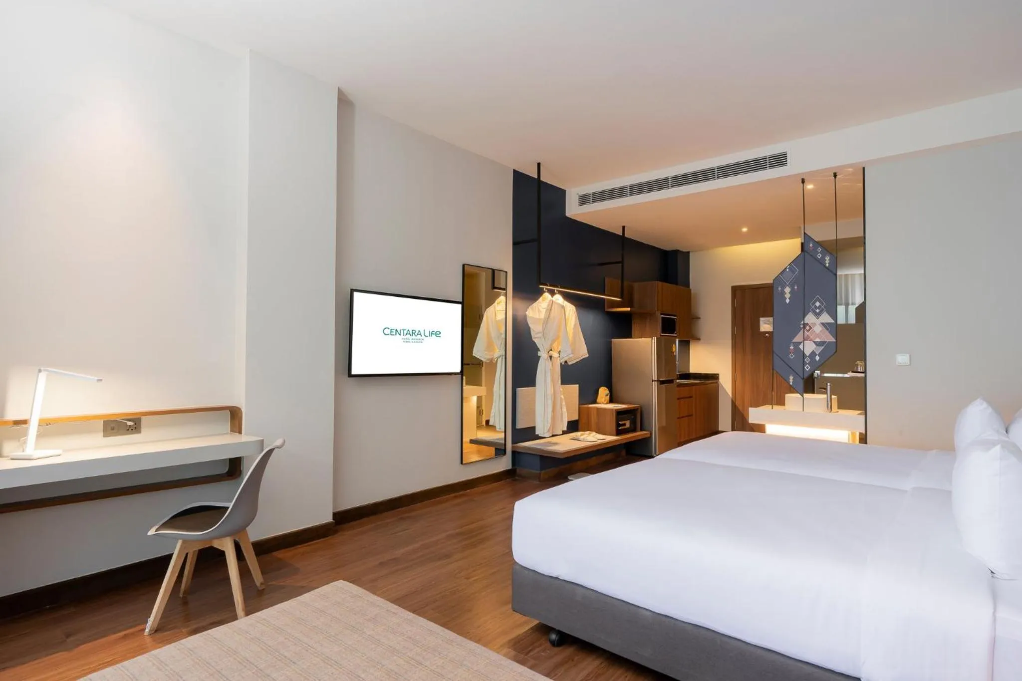 Photo of the whole room, Bed in Centara Life Hotel Bangkok Phra Nakhon