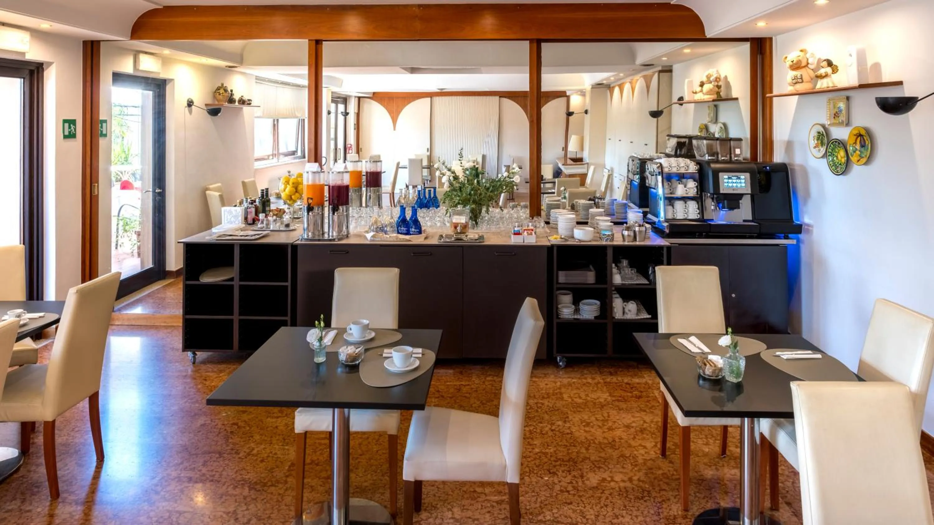 Restaurant/places to eat in Hotel Umbria