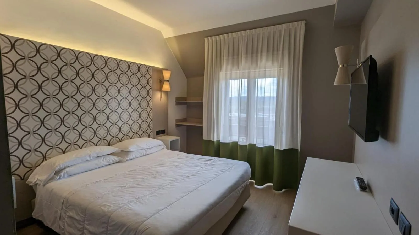 Balcony/Terrace, Bed in Hotel Umbria