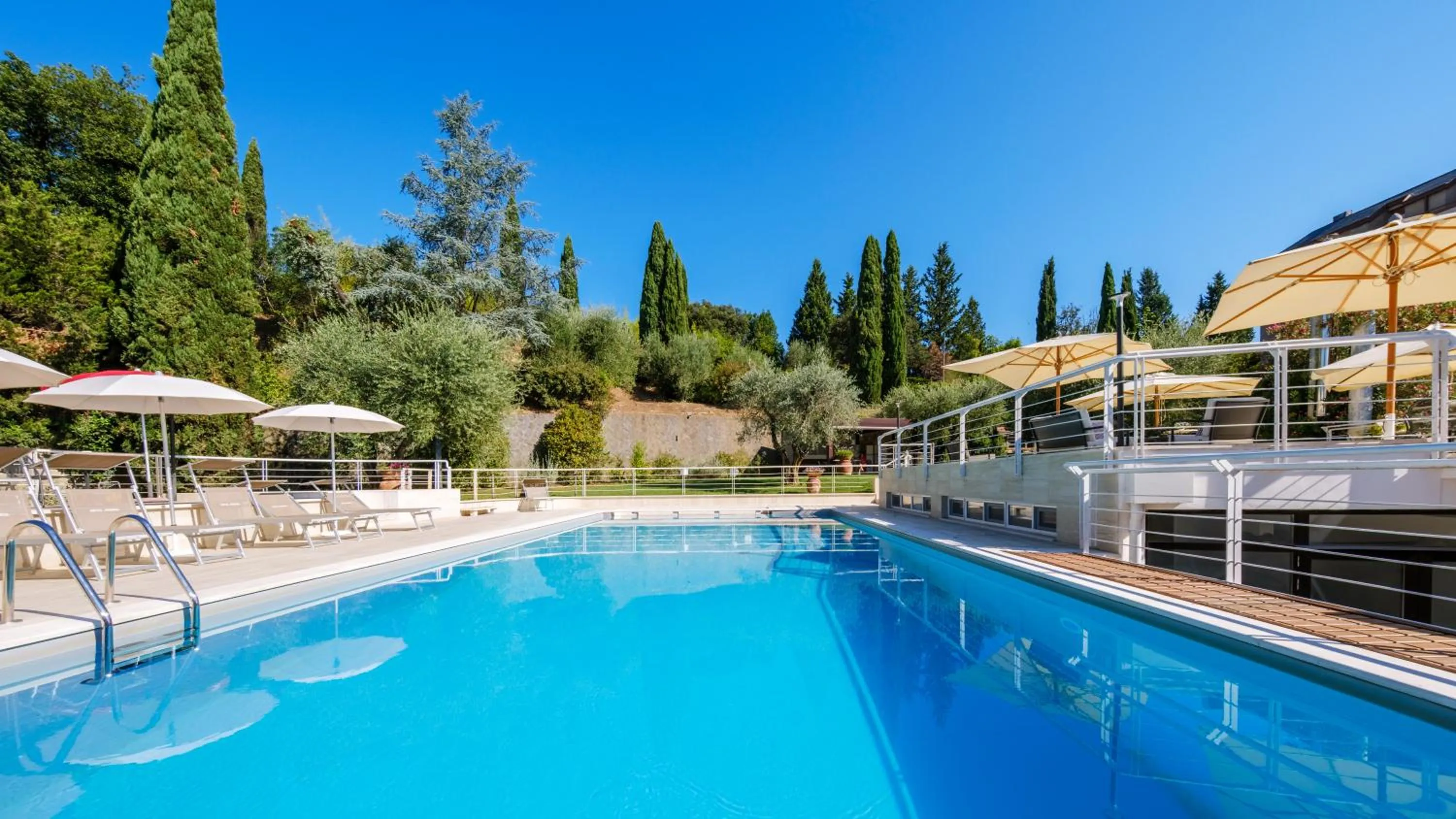 Property building in Hotel Umbria