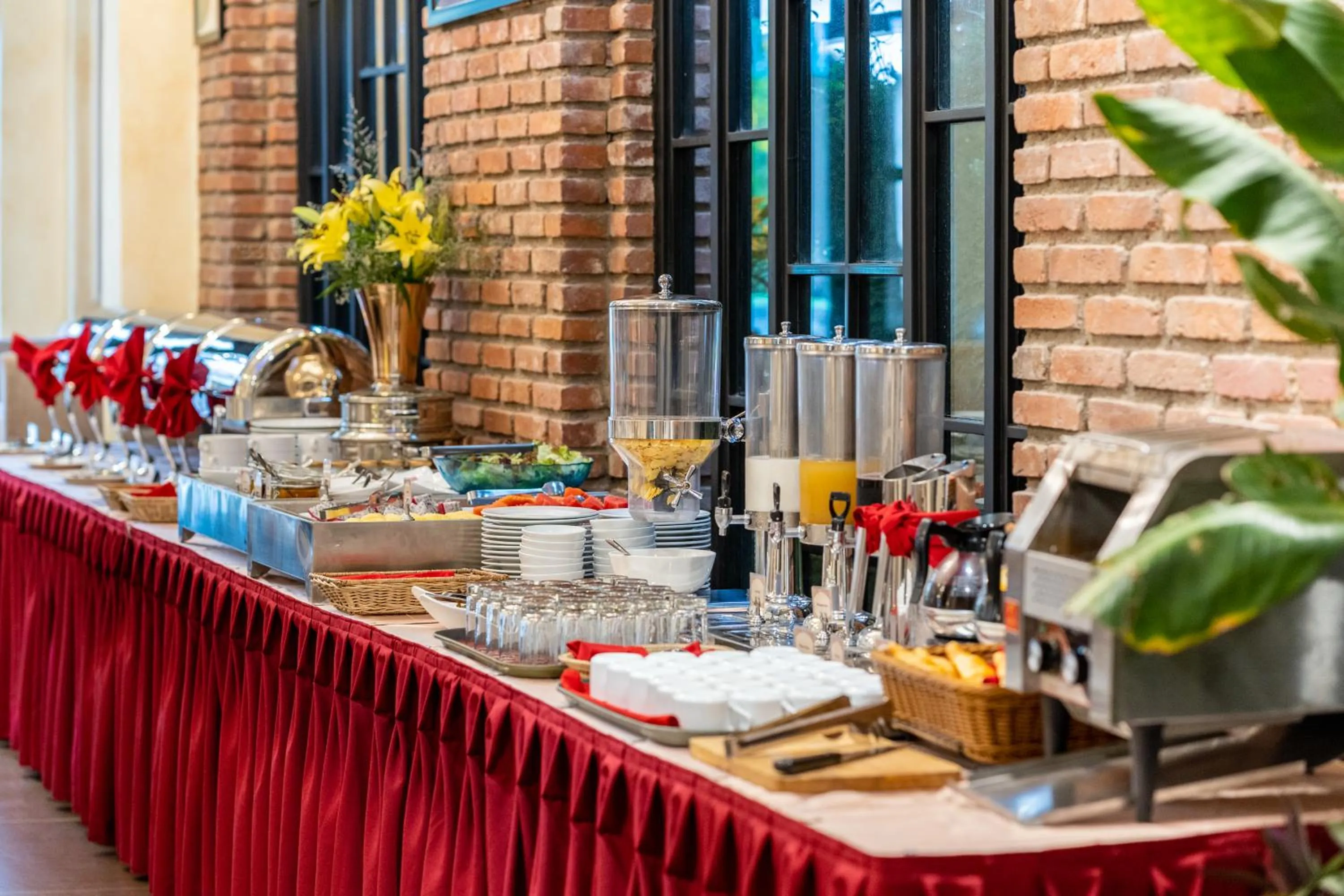 Food and drinks in Anik Boutique Hotel