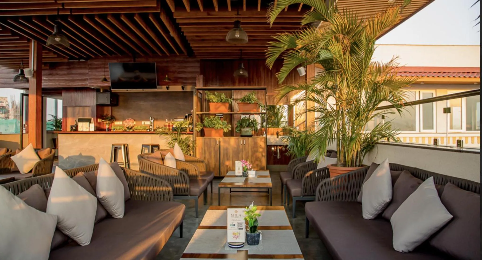 Restaurant/places to eat in Mila Hotel