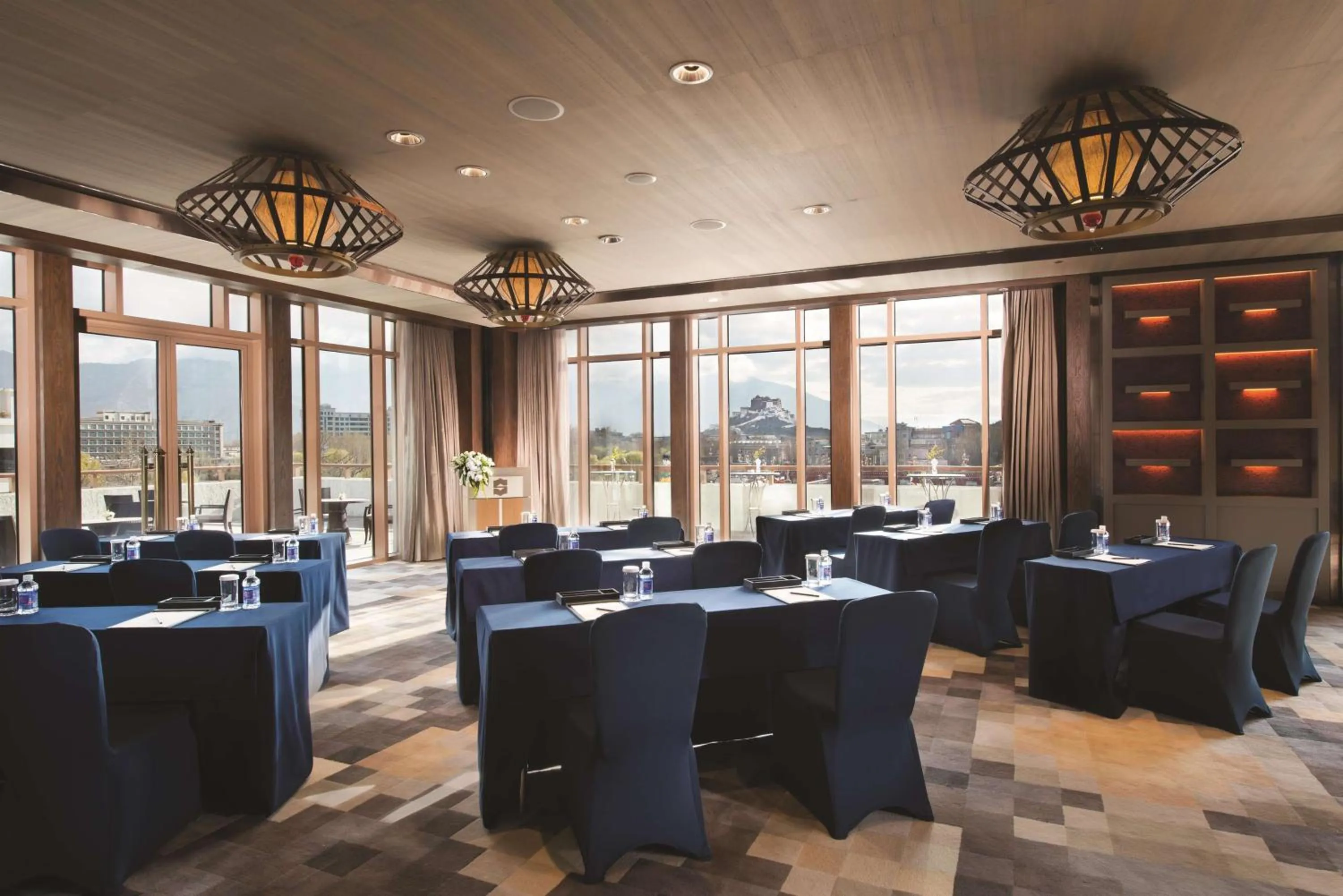 Photo of the whole room in Shangri-La Lhasa