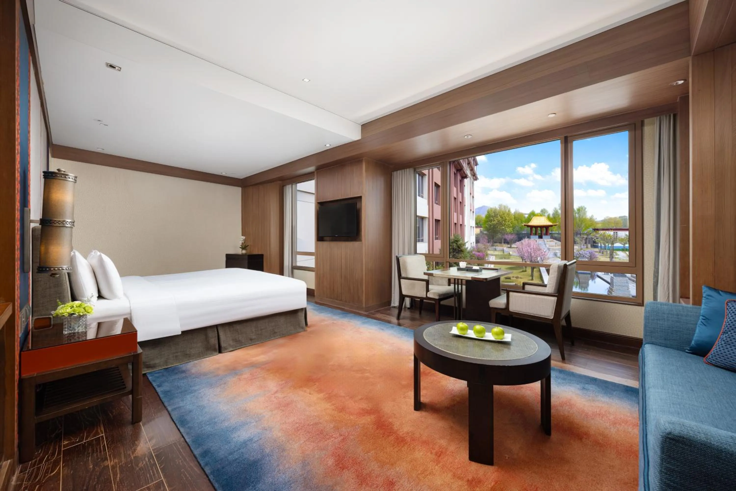 Bed in Shangri-La Lhasa