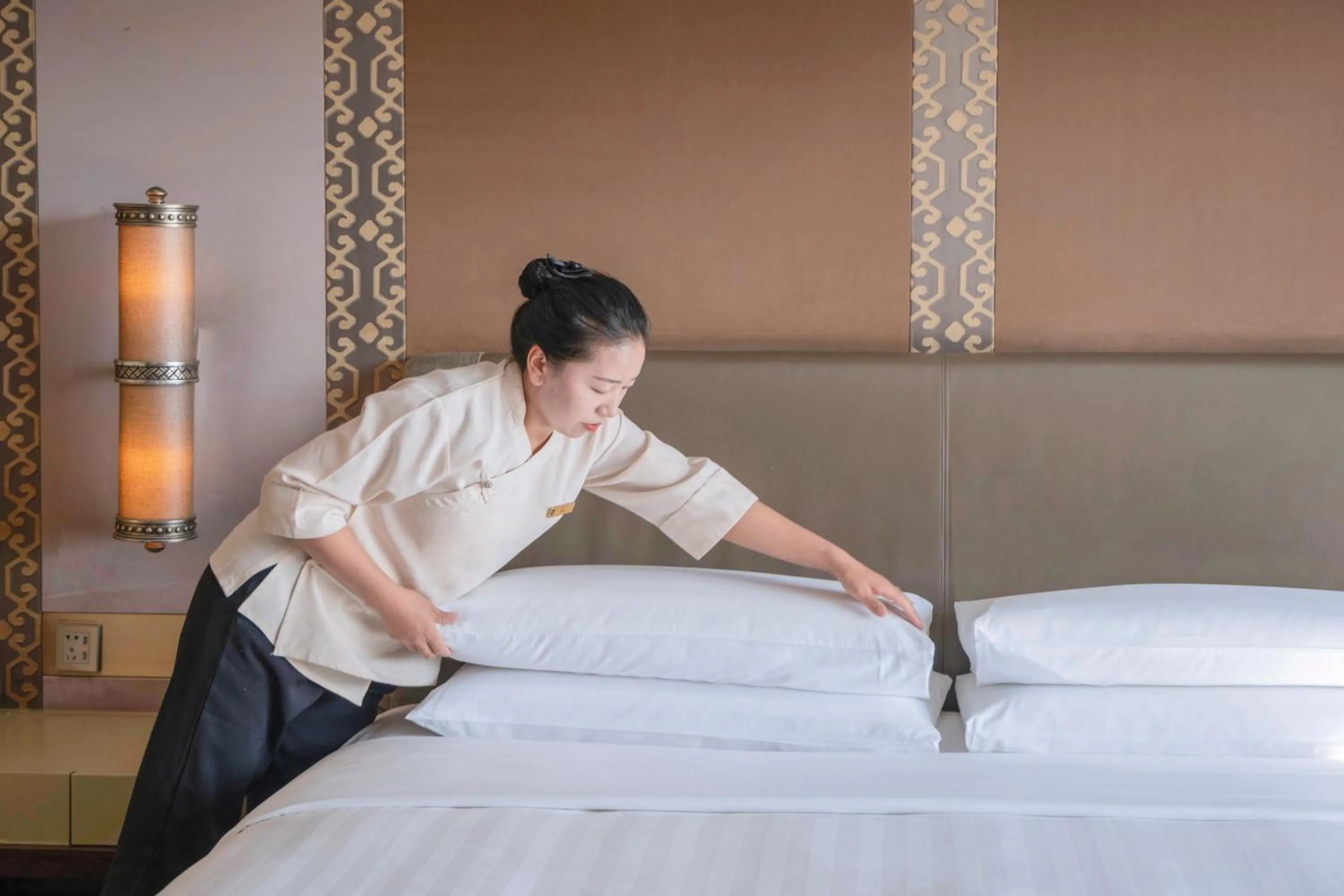 Bed in Shangri-La Lhasa
