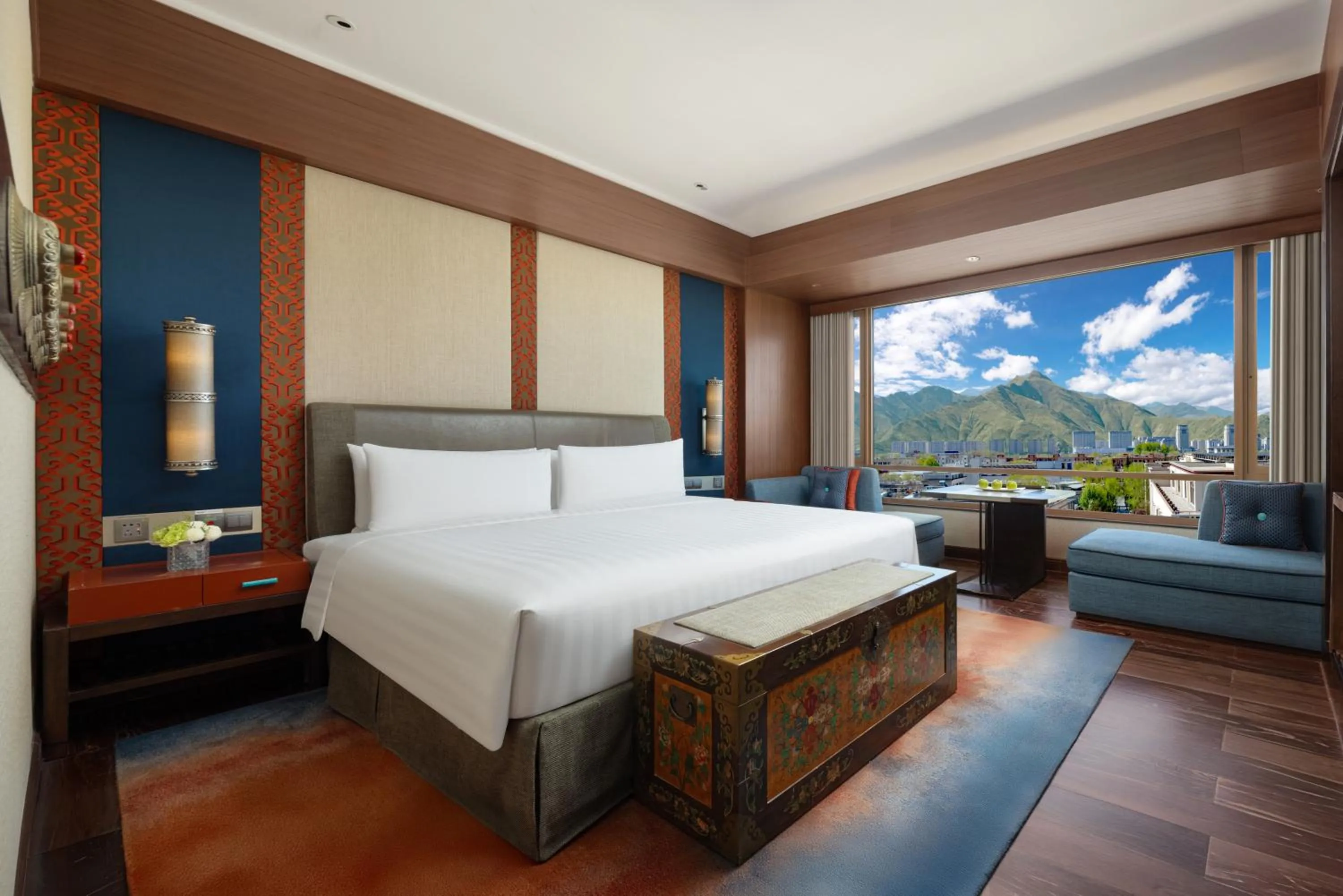 Bed in Shangri-La Lhasa