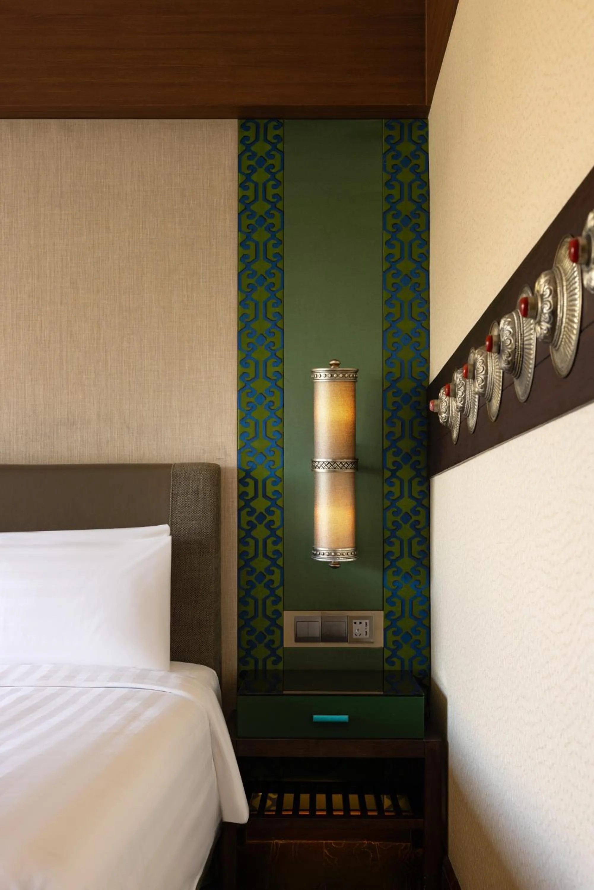 Bed in Shangri-La Lhasa