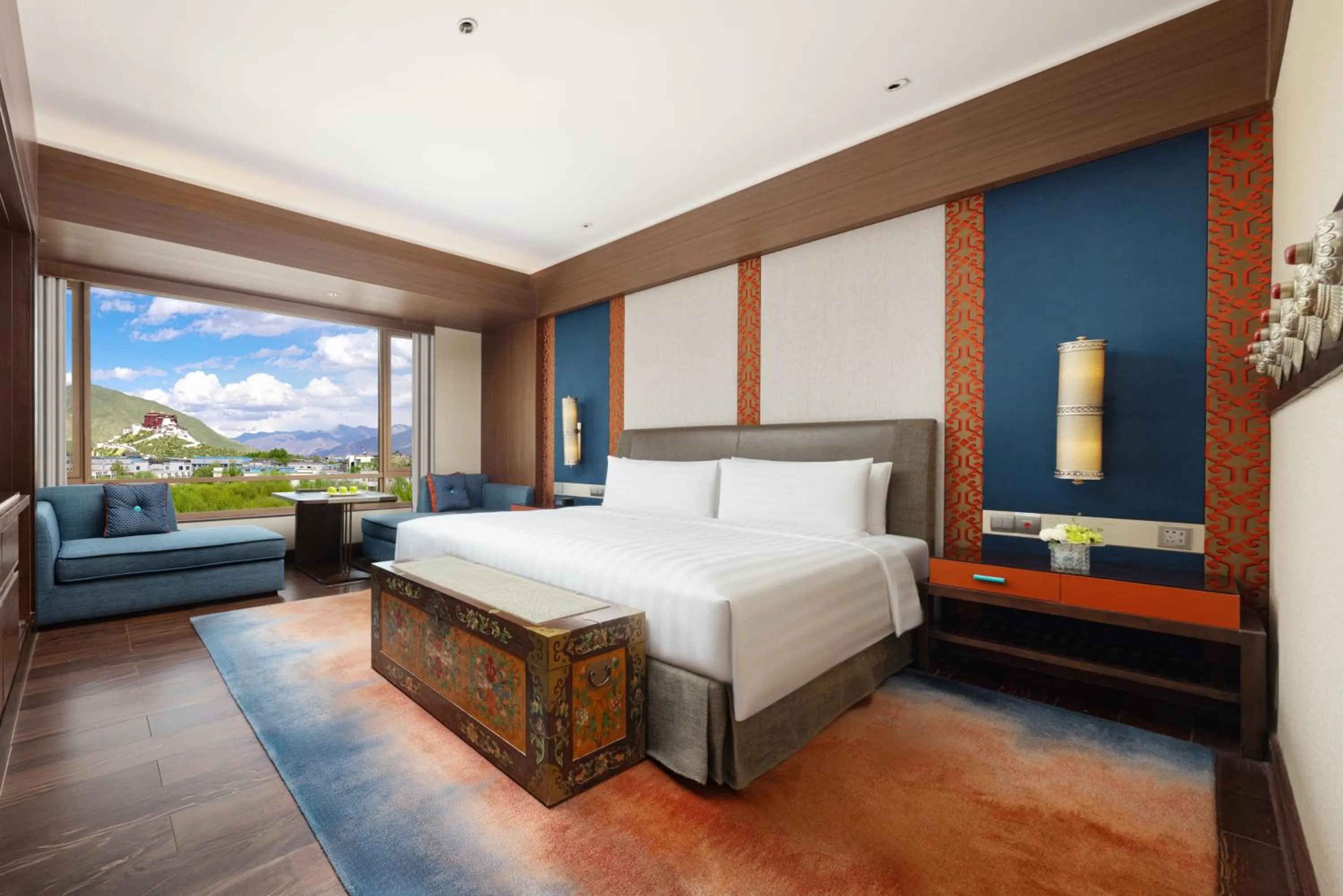 Bed in Shangri-La Lhasa