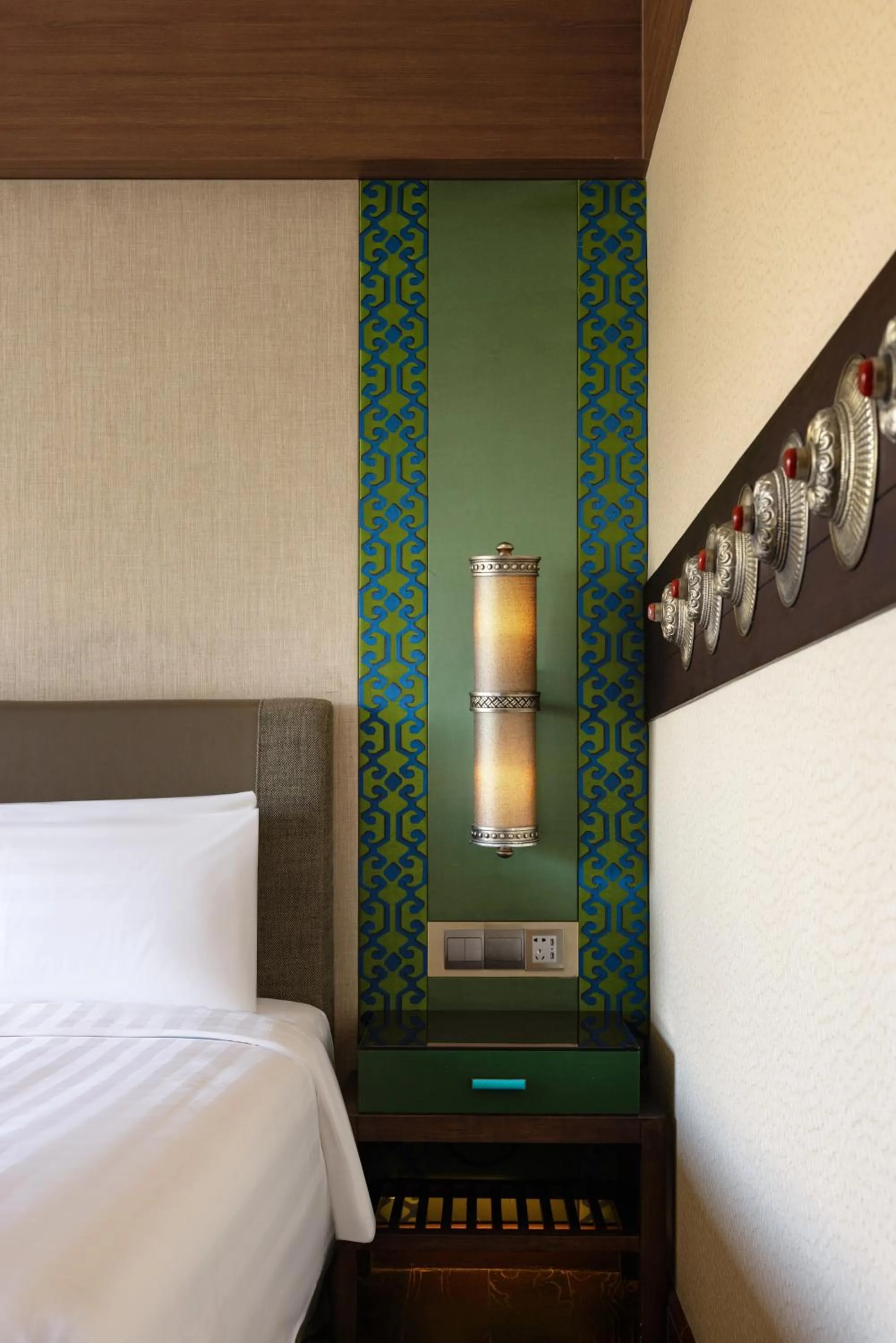 Bed in Shangri-La Lhasa