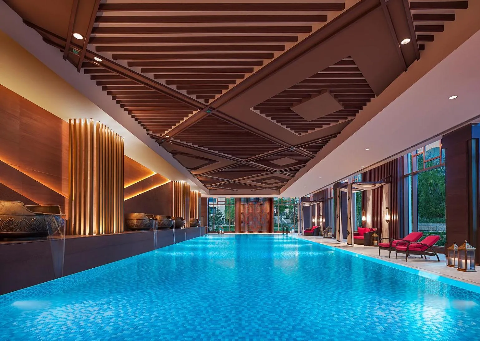 Swimming pool in Shangri-La Lhasa